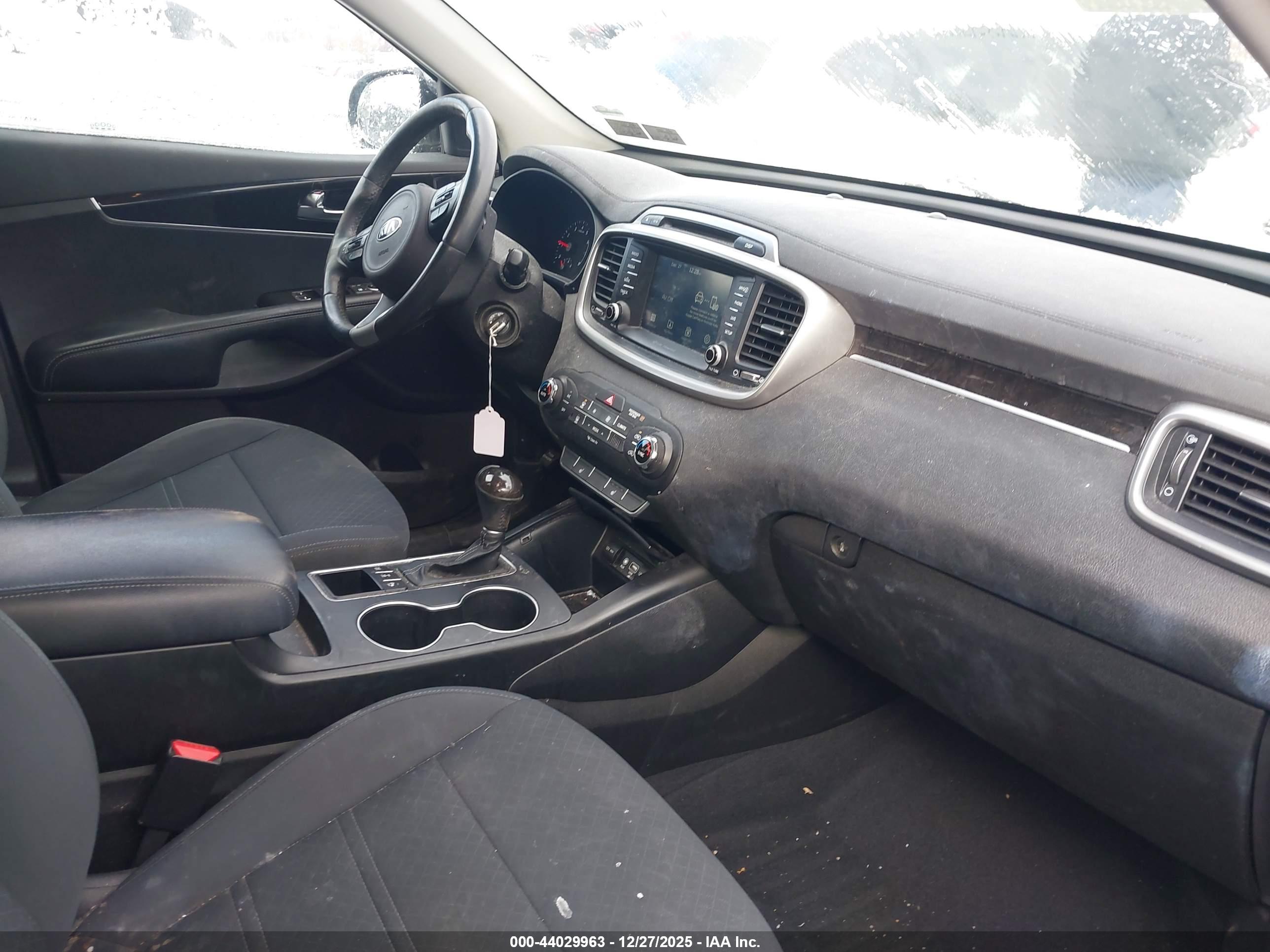 KIA SORENTO image 5