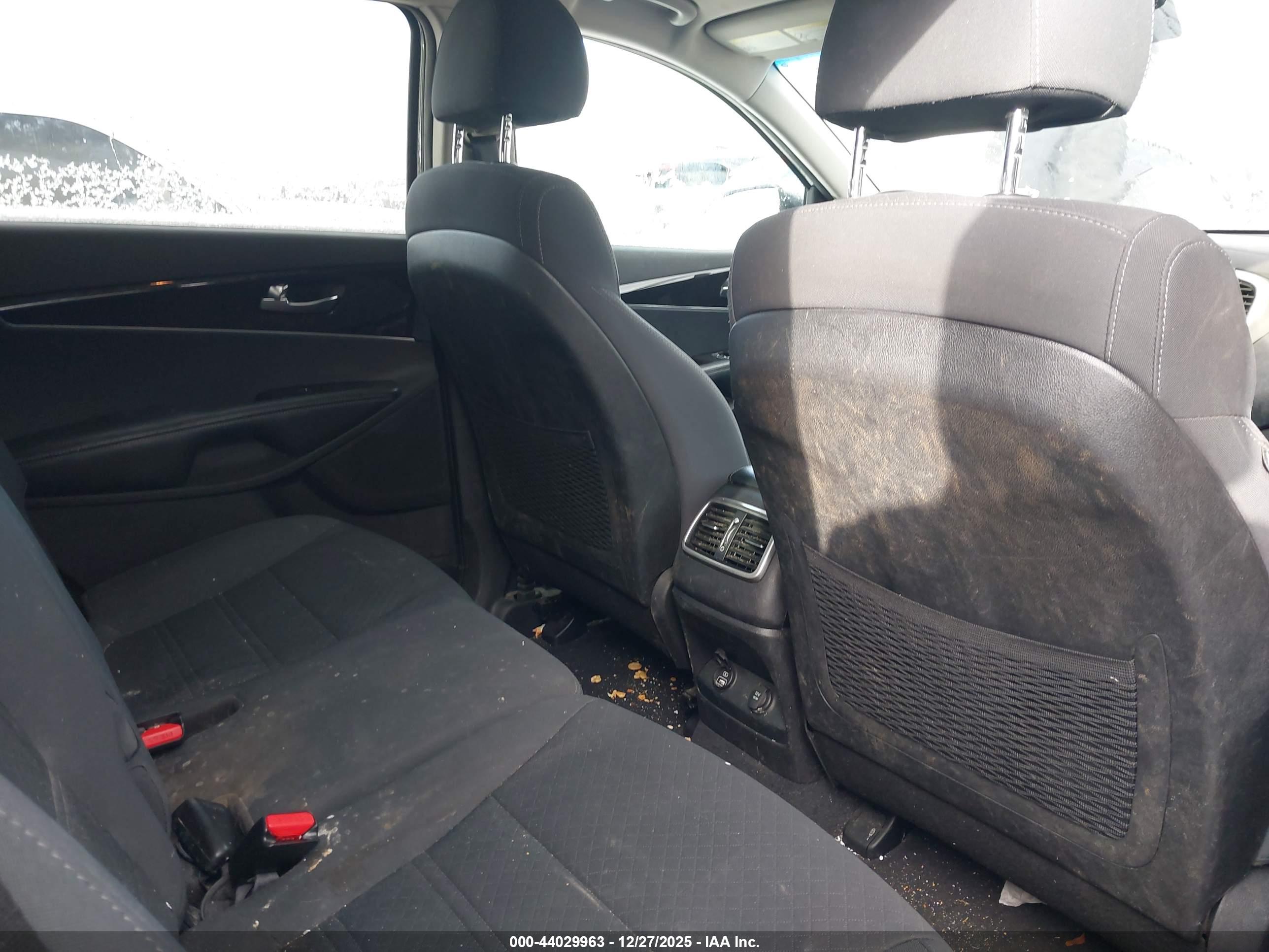 KIA SORENTO image 8