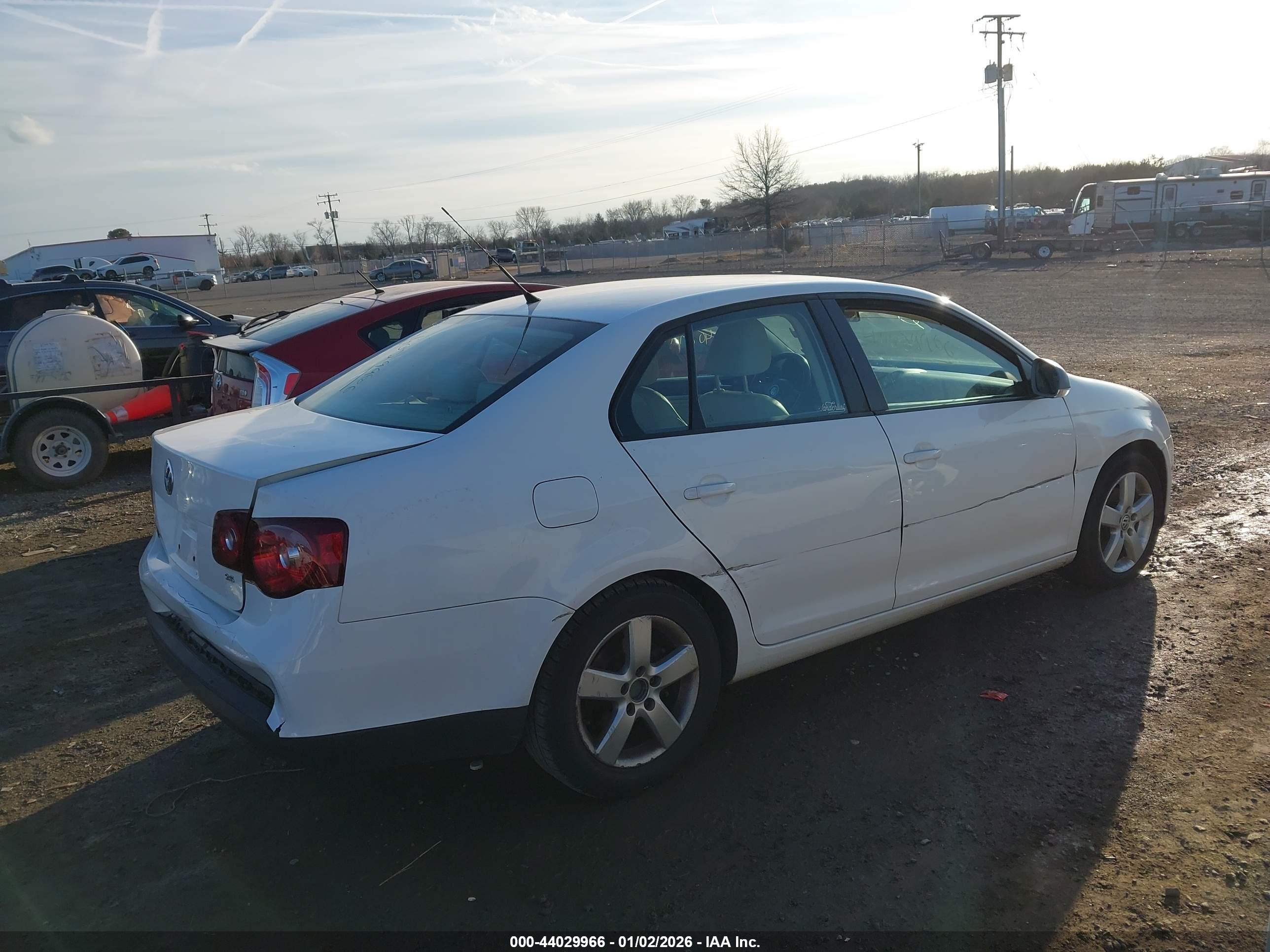 VOLKSWAGEN JETTA image 4
