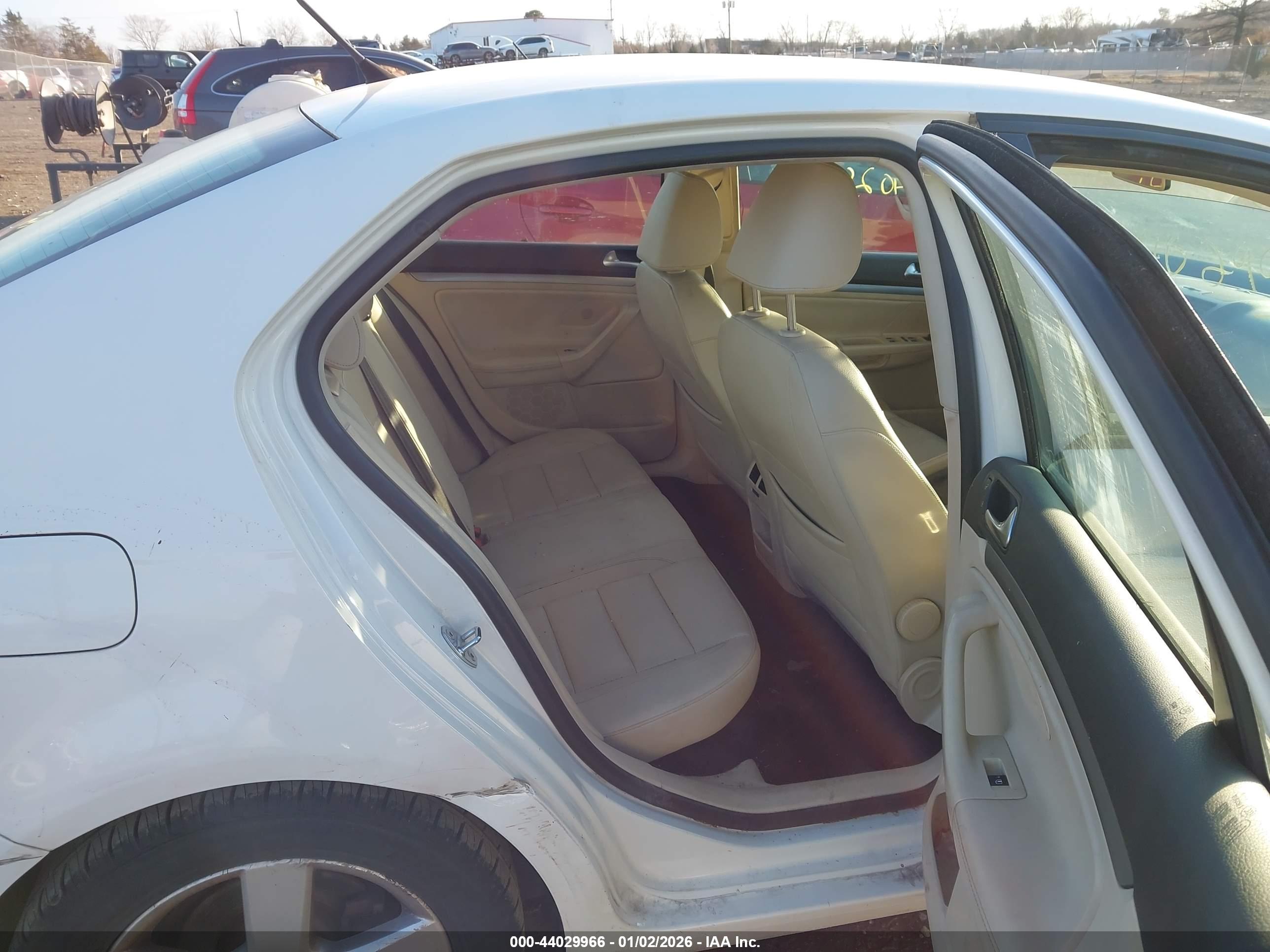 VOLKSWAGEN JETTA image 8