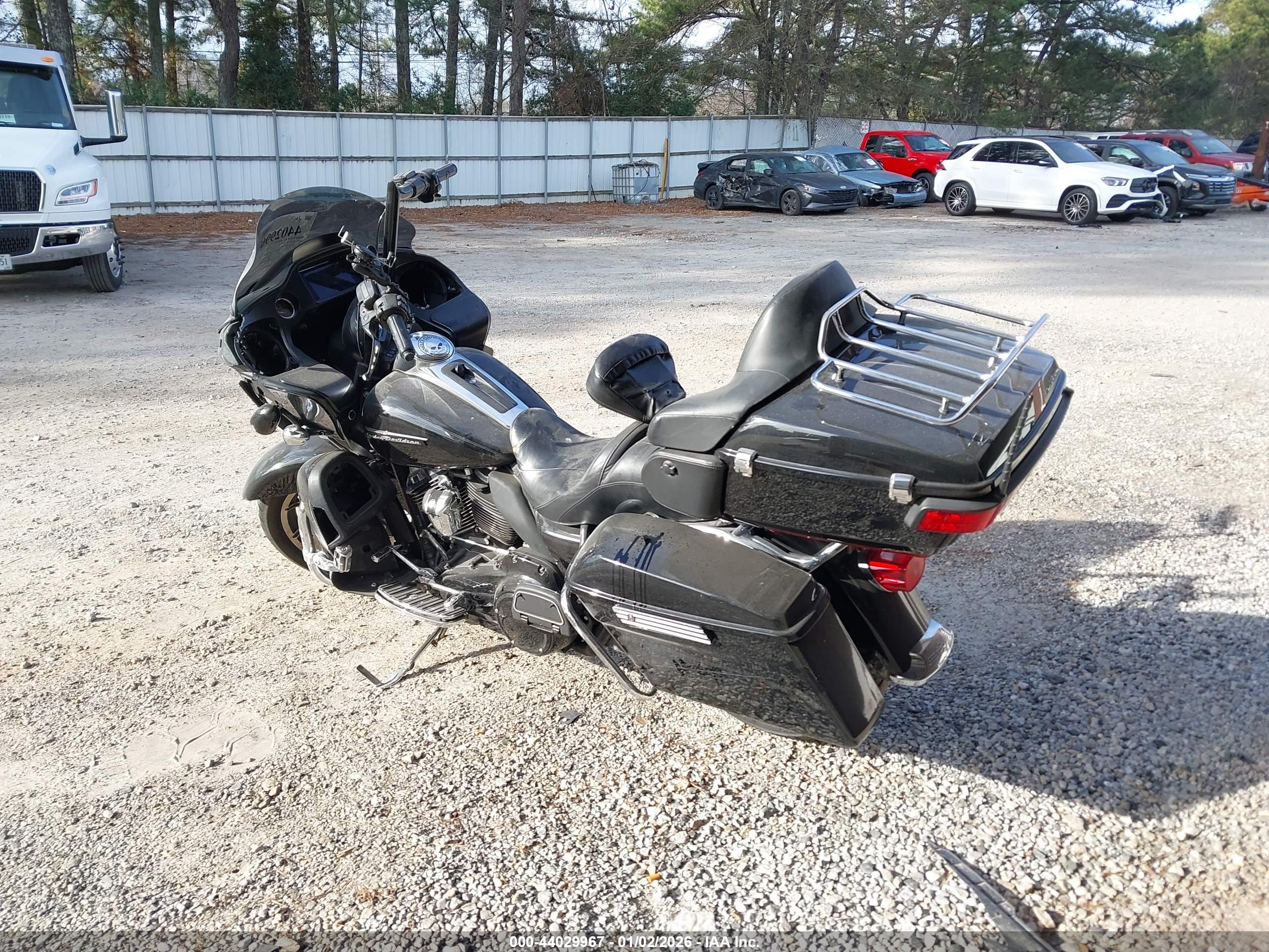 HARLEY-DAVIDSON FLTRU image 3