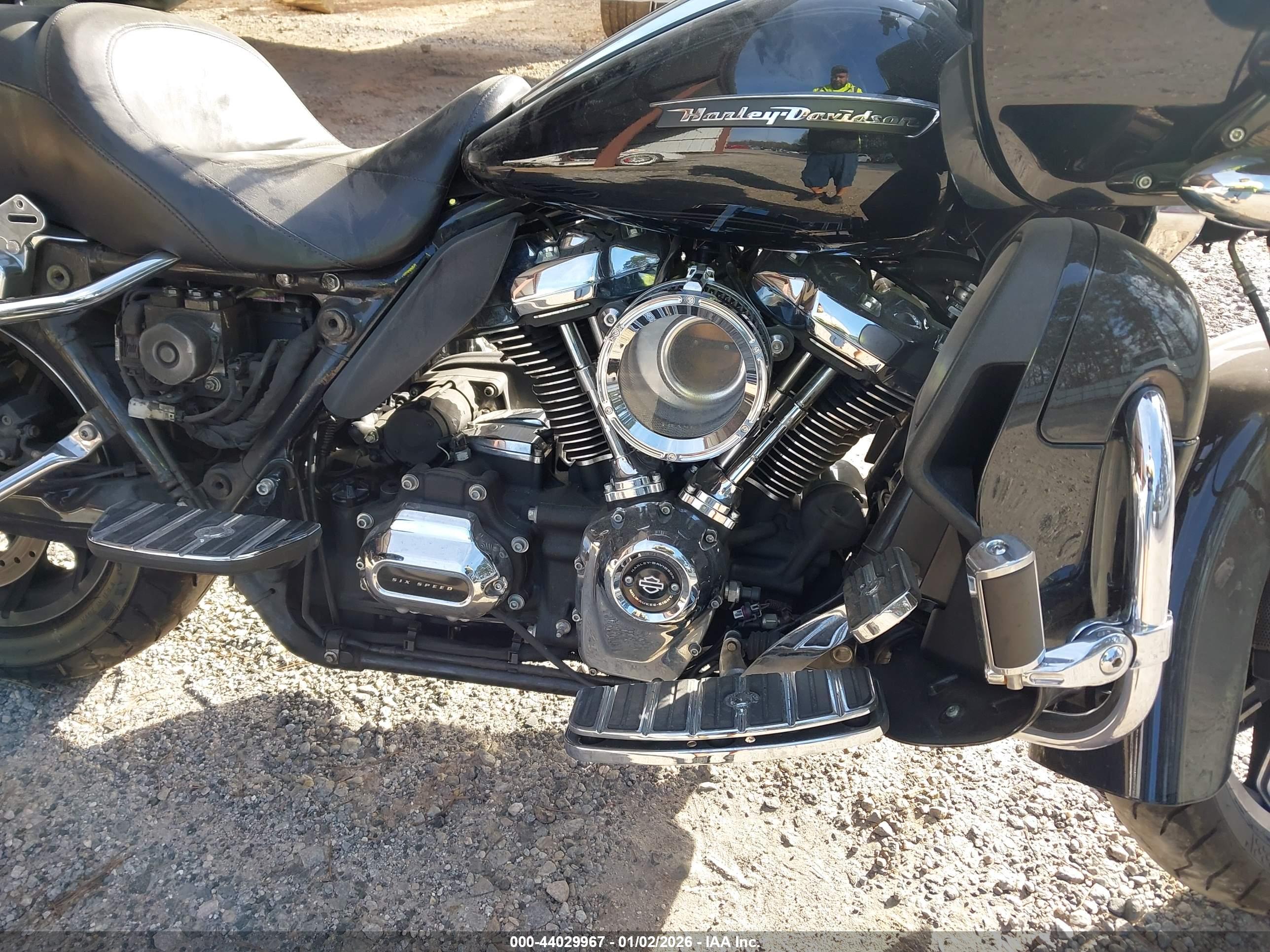 HARLEY-DAVIDSON FLTRU image 8