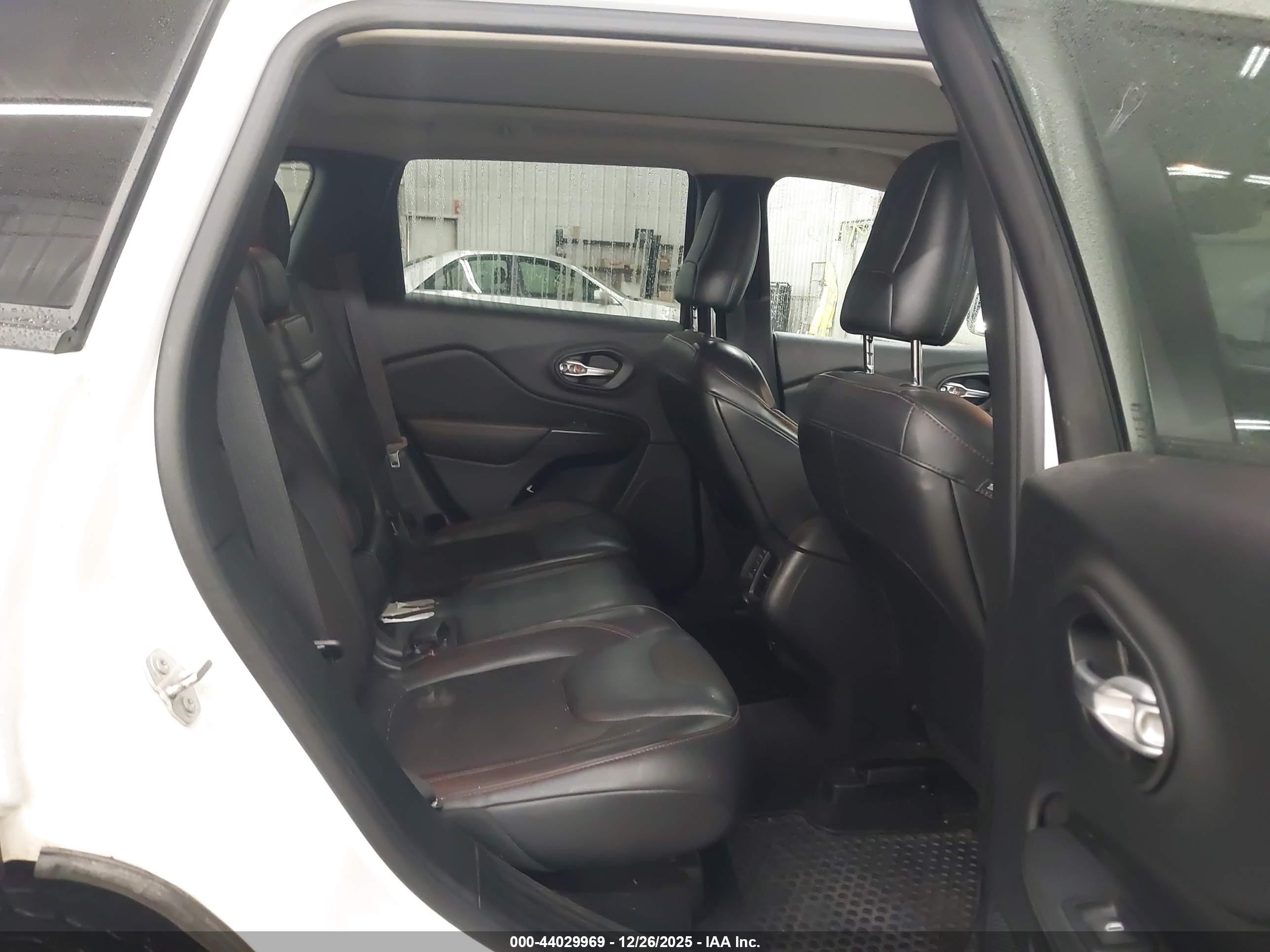 JEEP CHEROKEE image 8