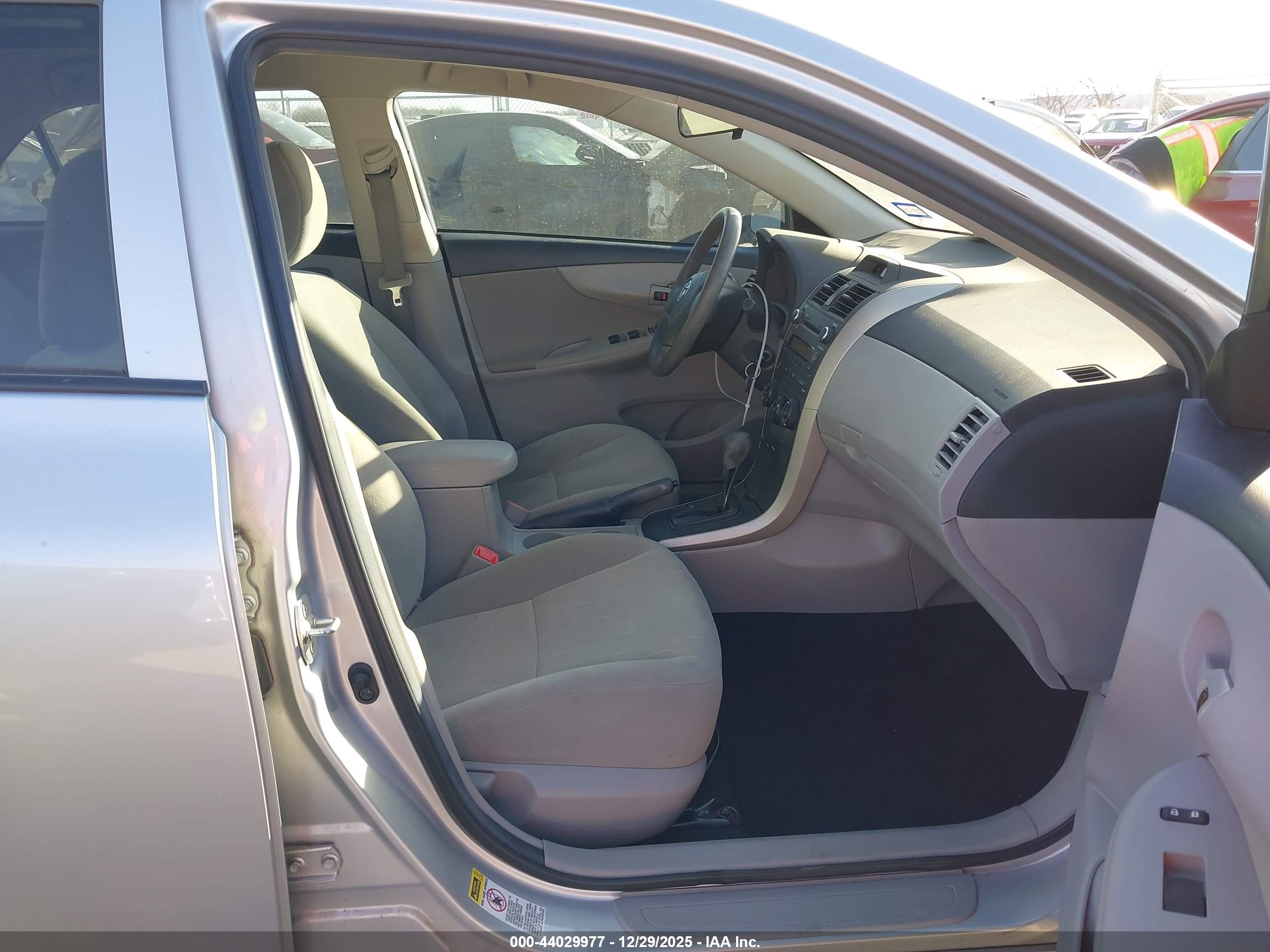 TOYOTA COROLLA image 5