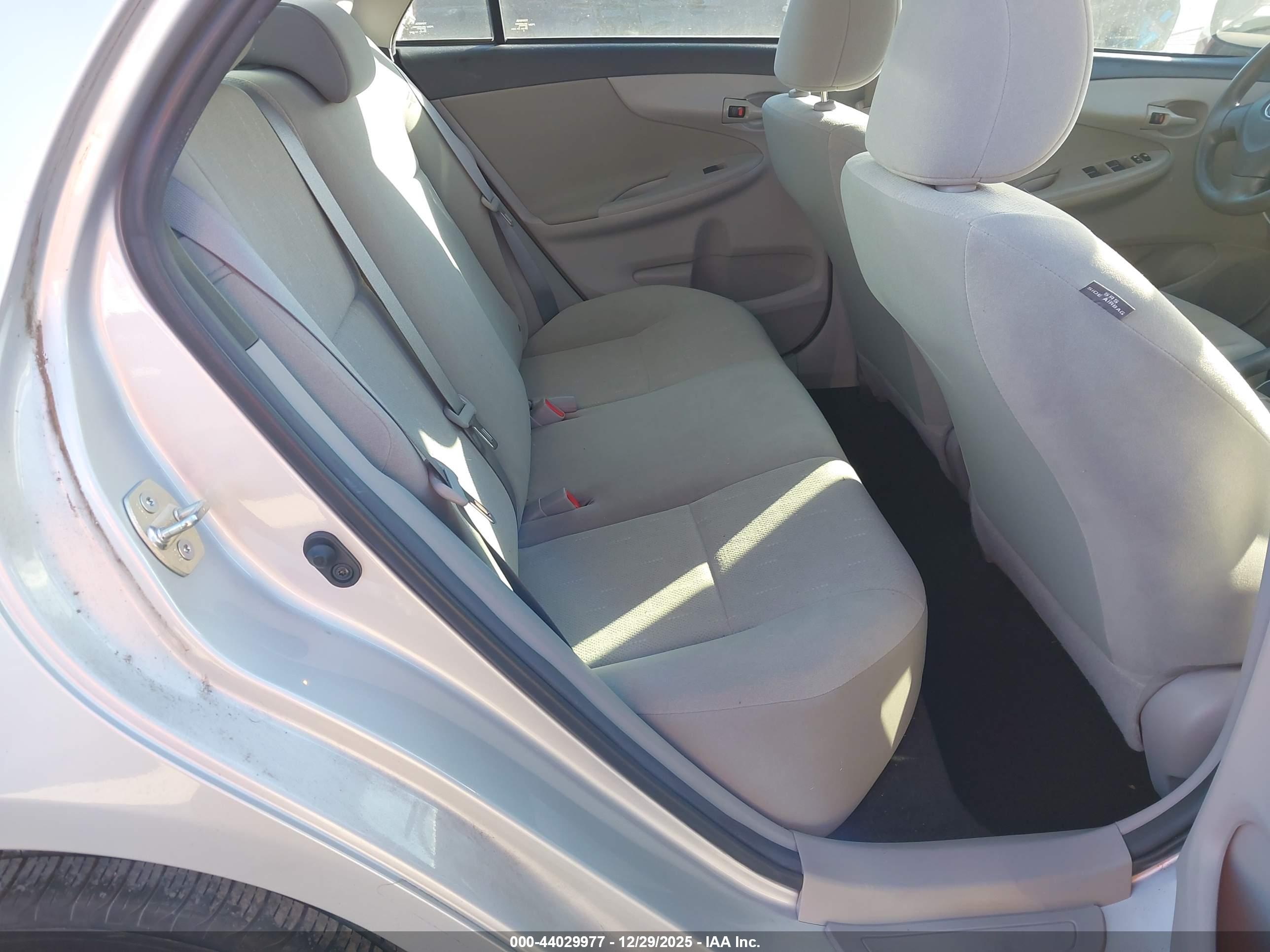 TOYOTA COROLLA image 8