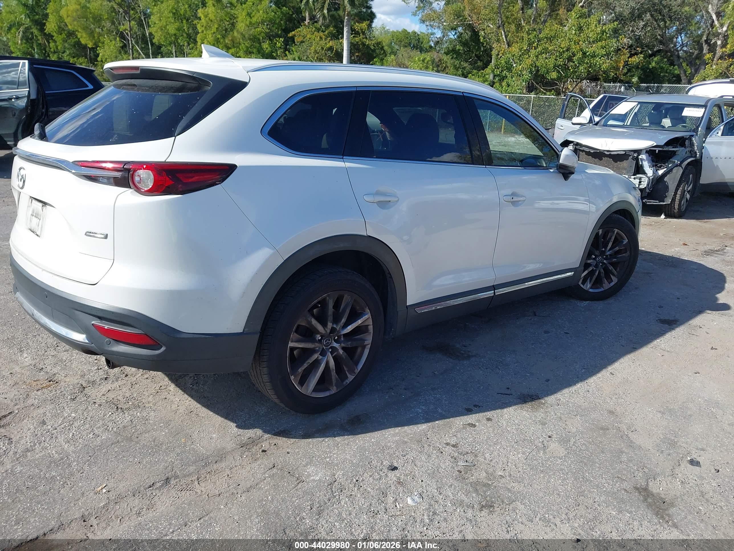 MAZDA CX-9 image 4