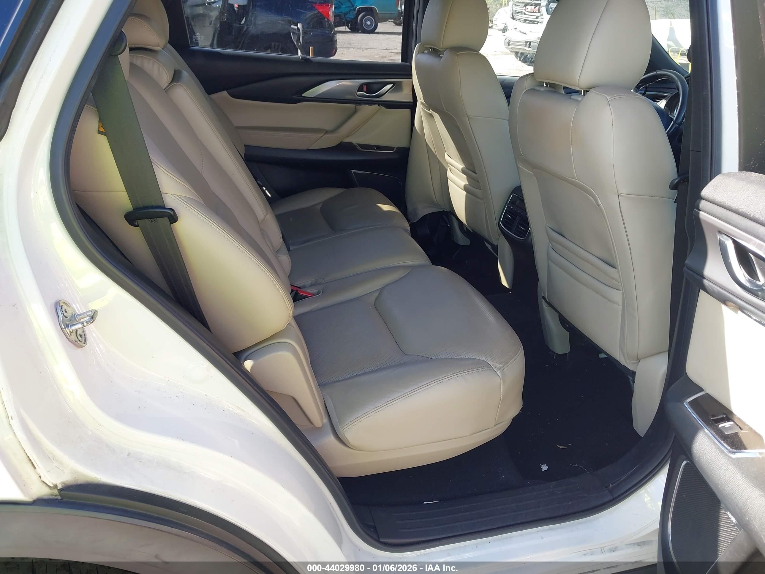 MAZDA CX-9 image 8