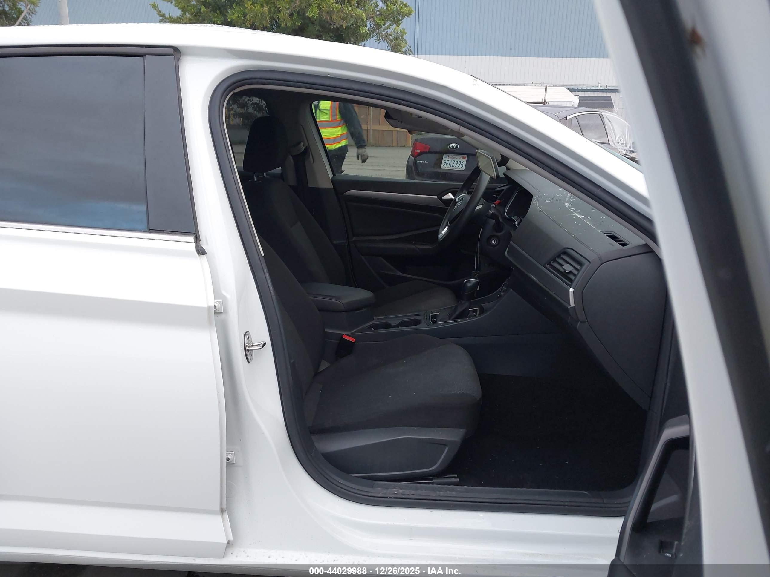 VOLKSWAGEN JETTA image 5