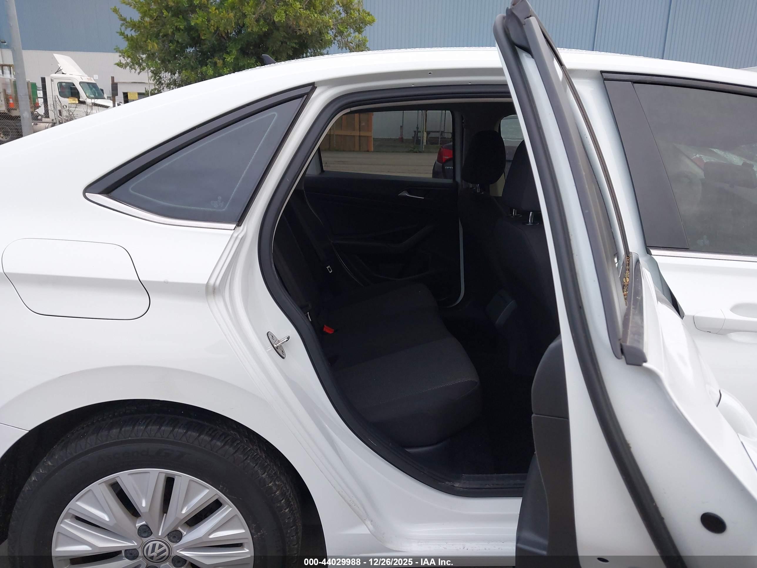 VOLKSWAGEN JETTA image 8