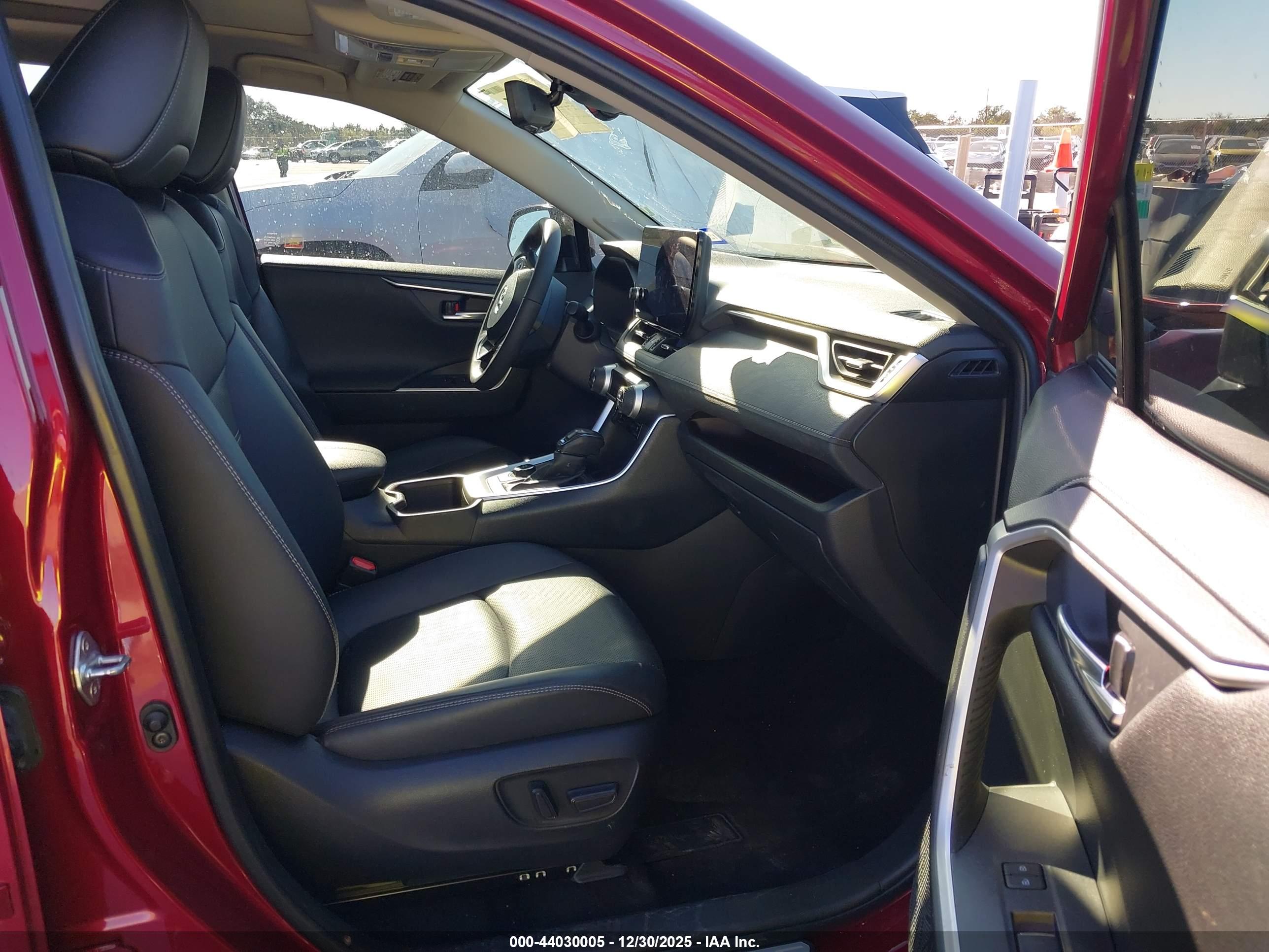 TOYOTA RAV4 image 5