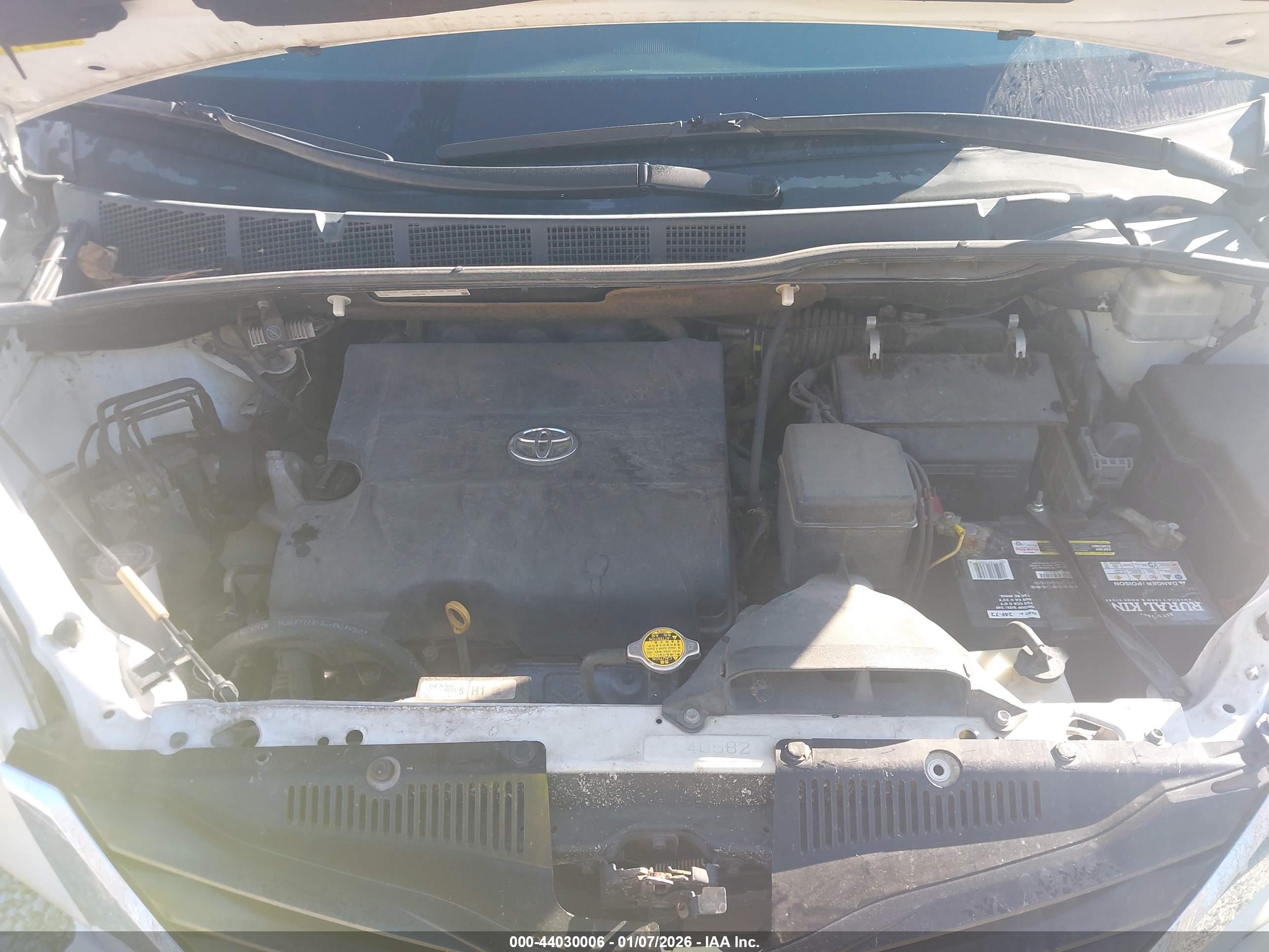 TOYOTA SIENNA image 10