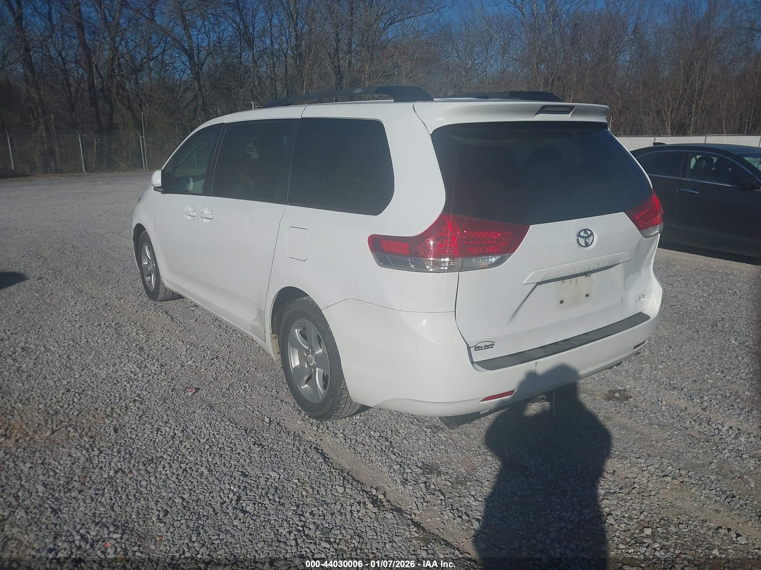 TOYOTA SIENNA image 3