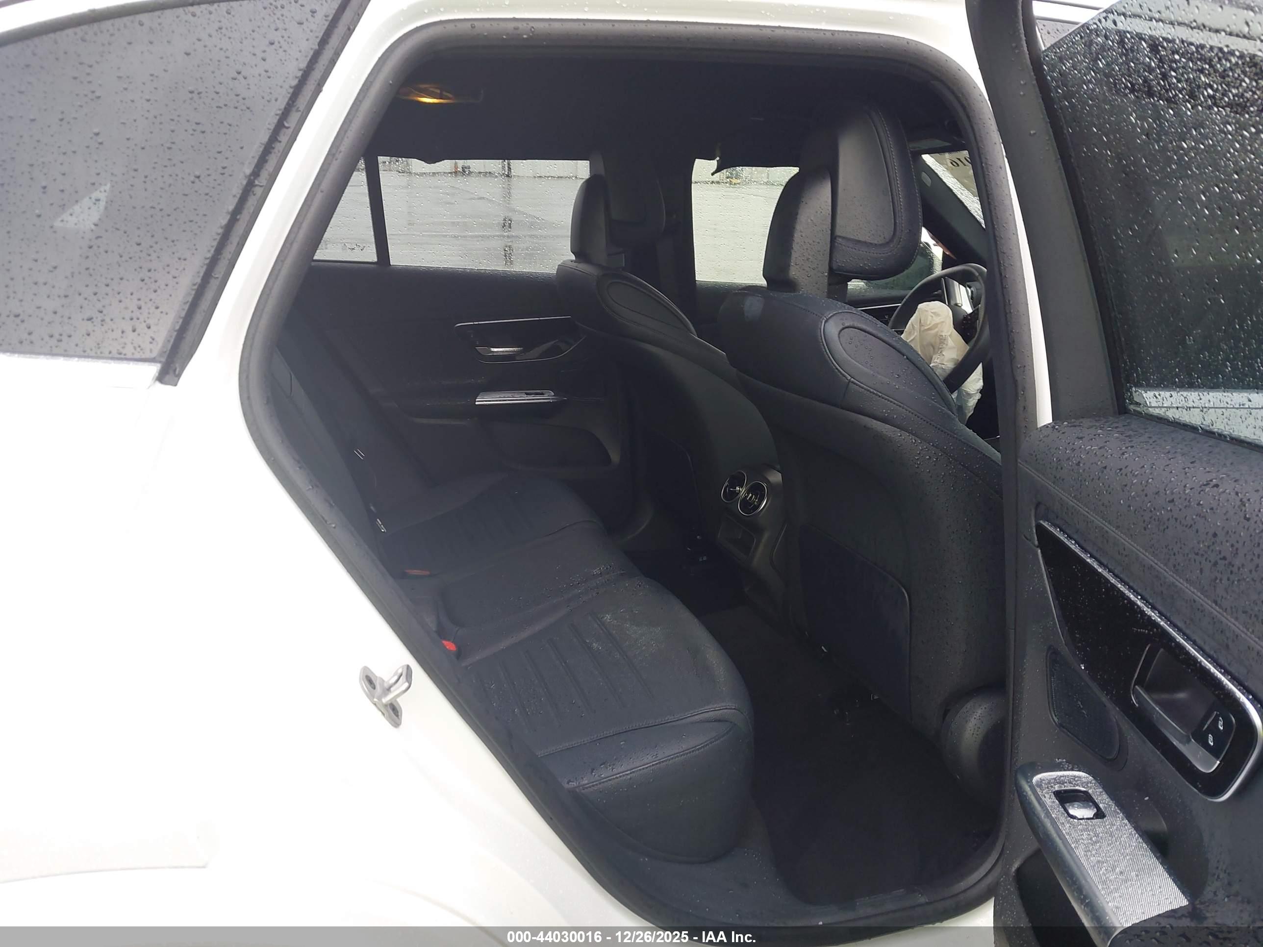 MERCEDES-BENZ GLC image 8