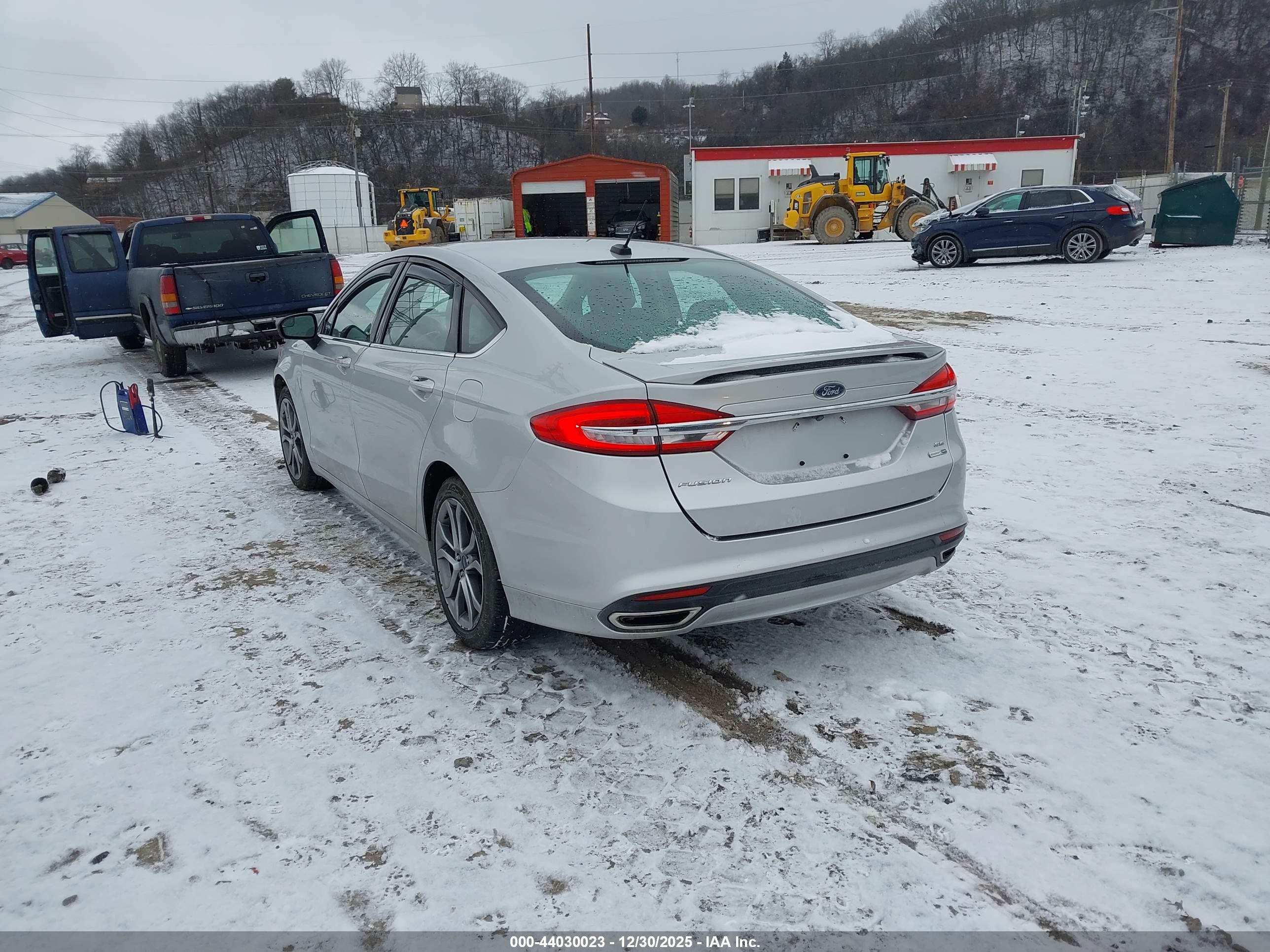 FORD FUSION image 3