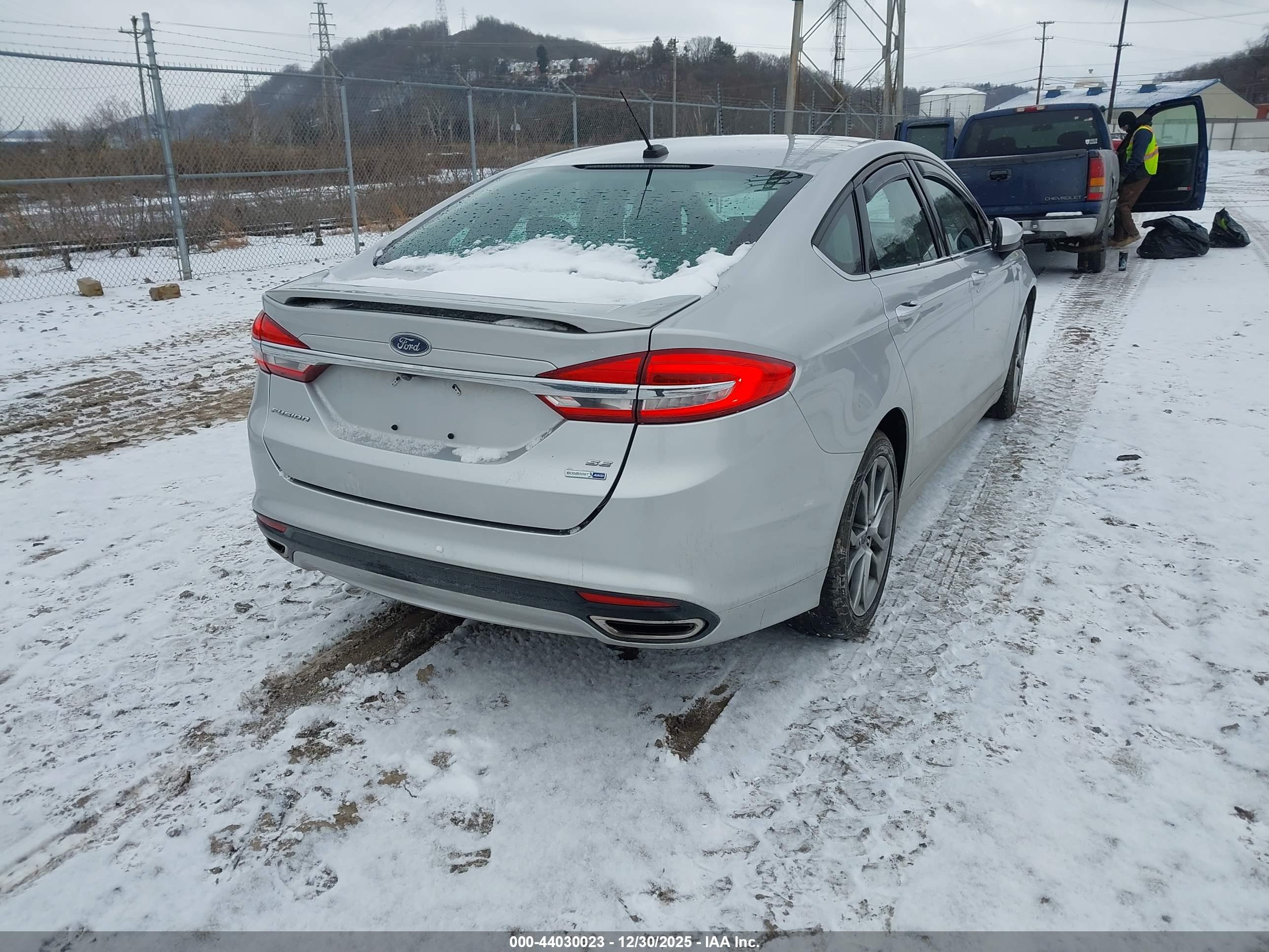 FORD FUSION image 4
