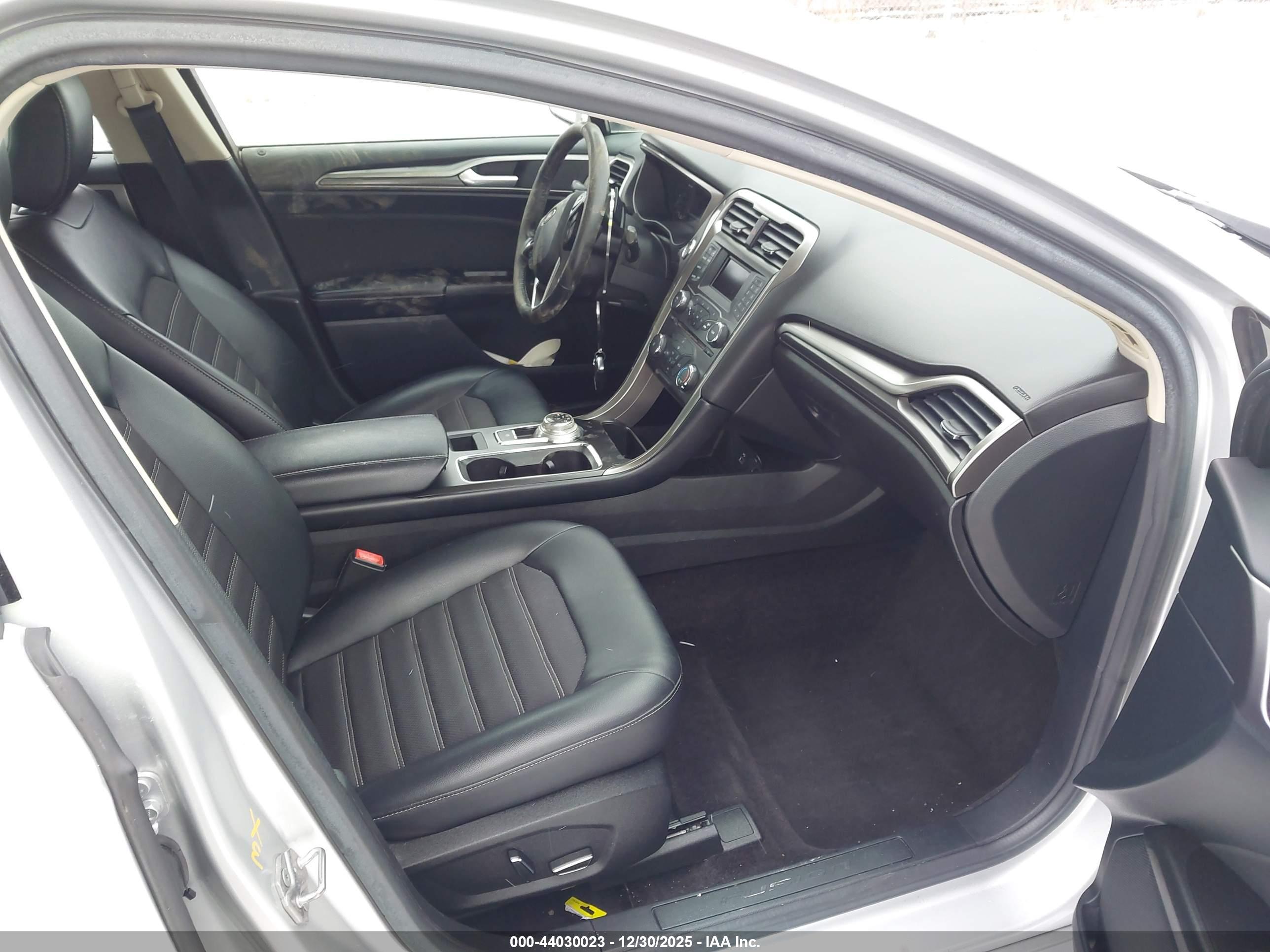 FORD FUSION image 5