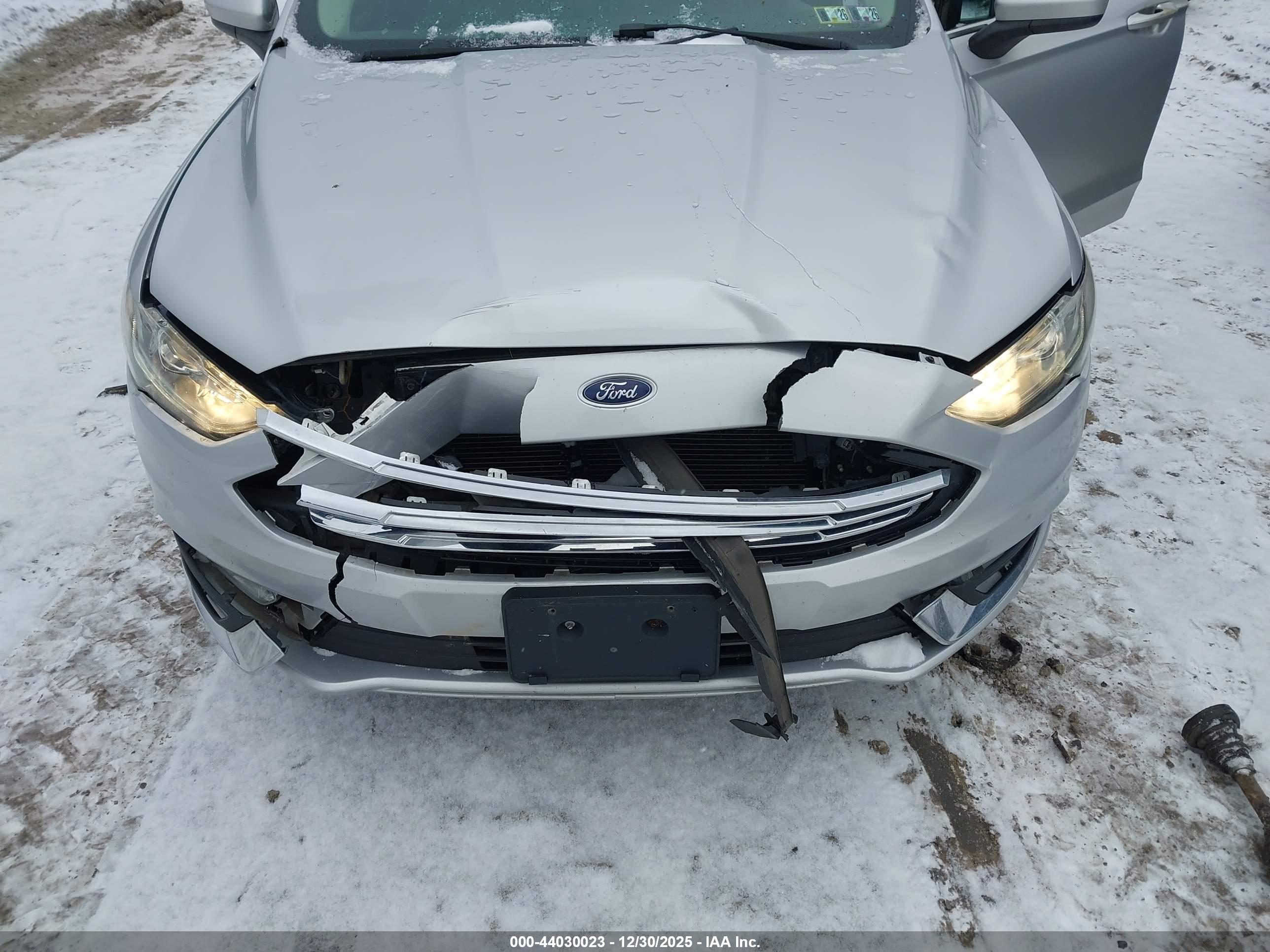 FORD FUSION image 6
