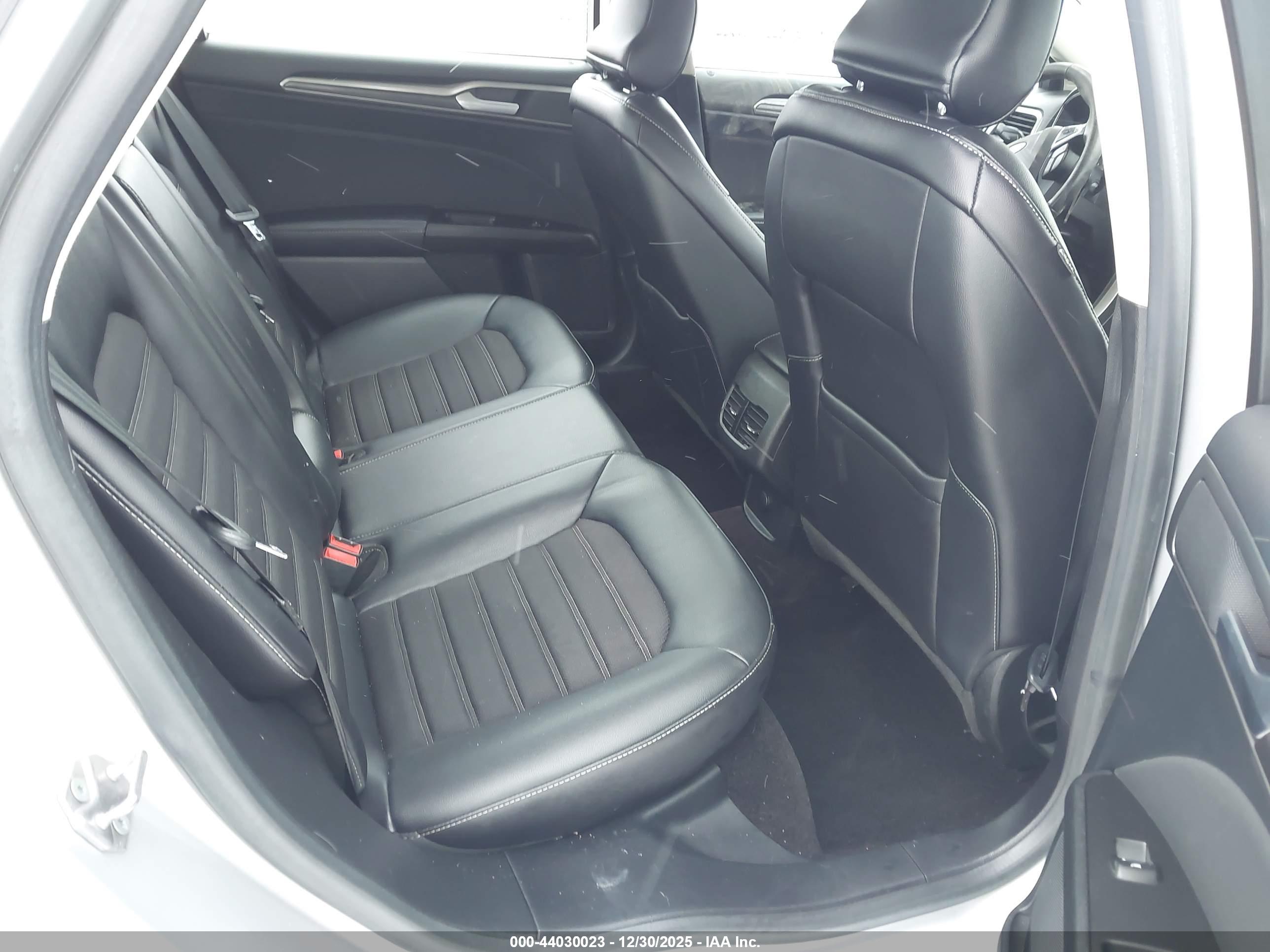 FORD FUSION image 8