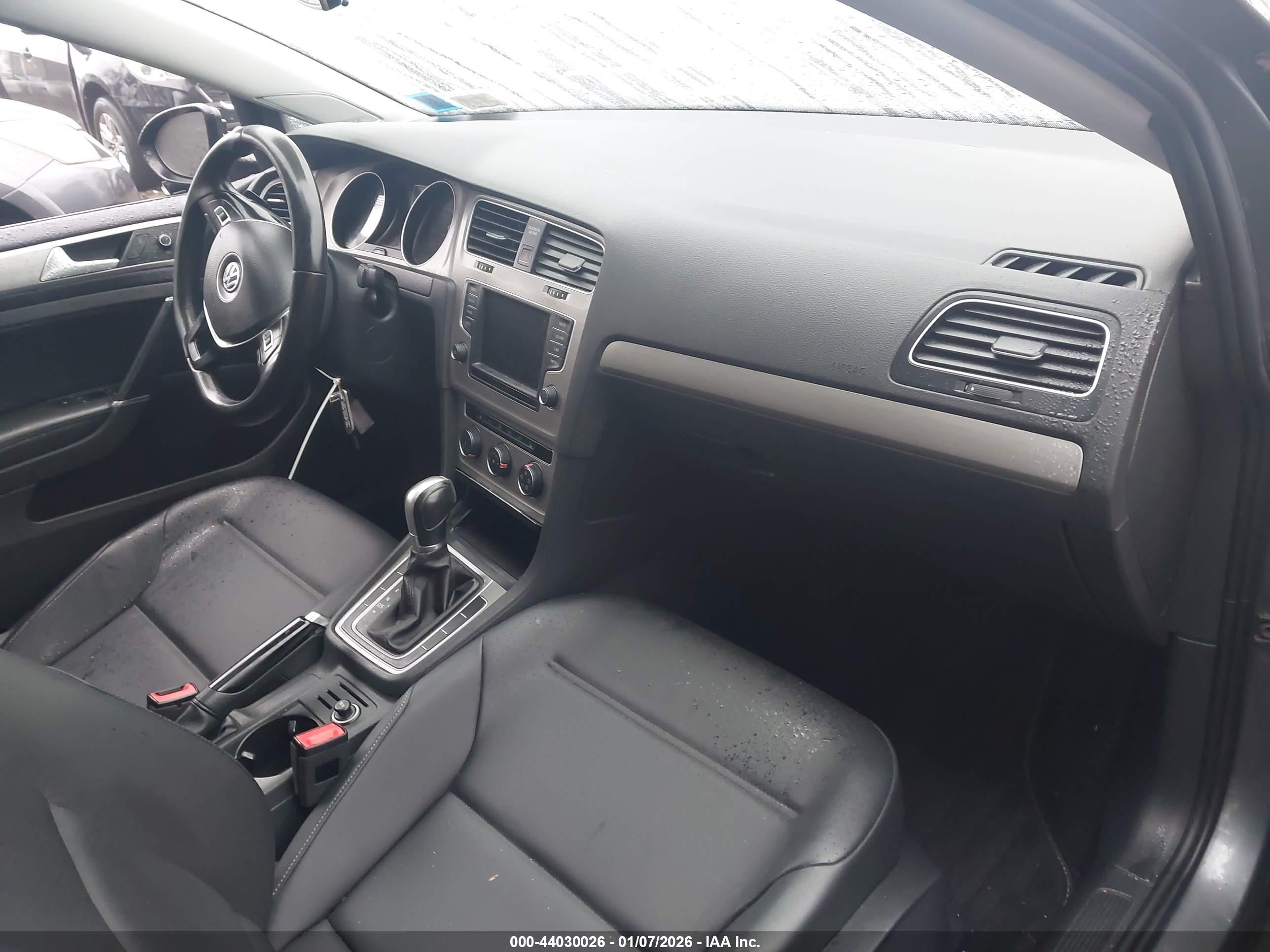VOLKSWAGEN GOLF image 5