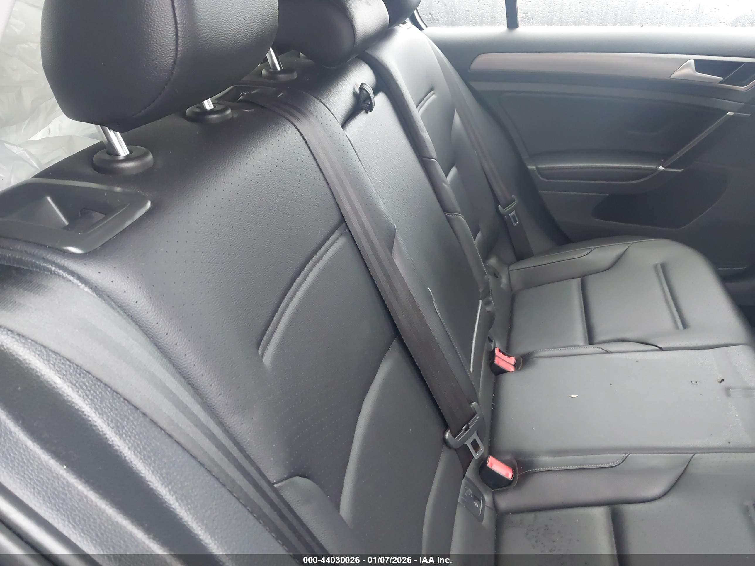 VOLKSWAGEN GOLF image 8