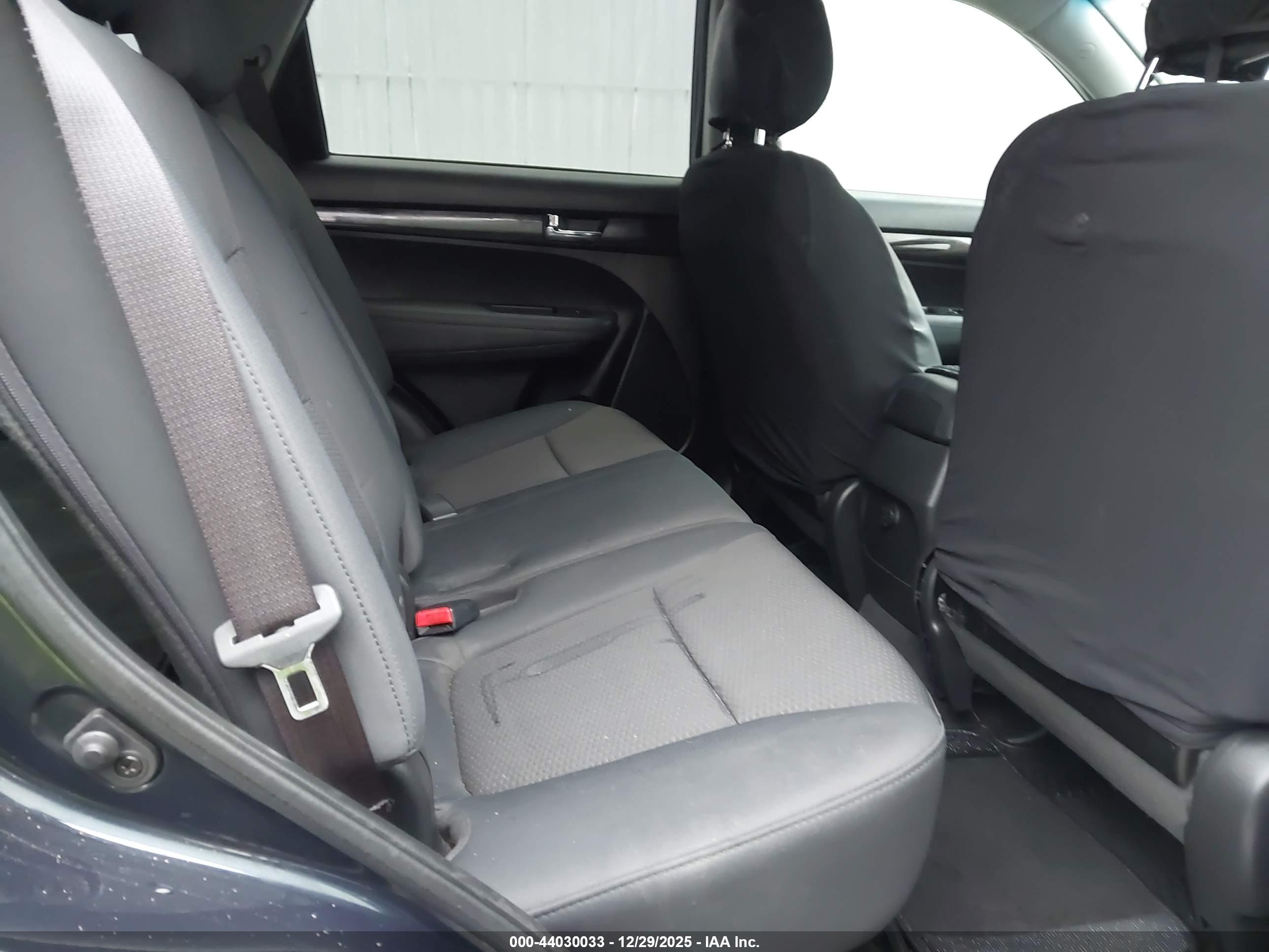 KIA SORENTO image 8
