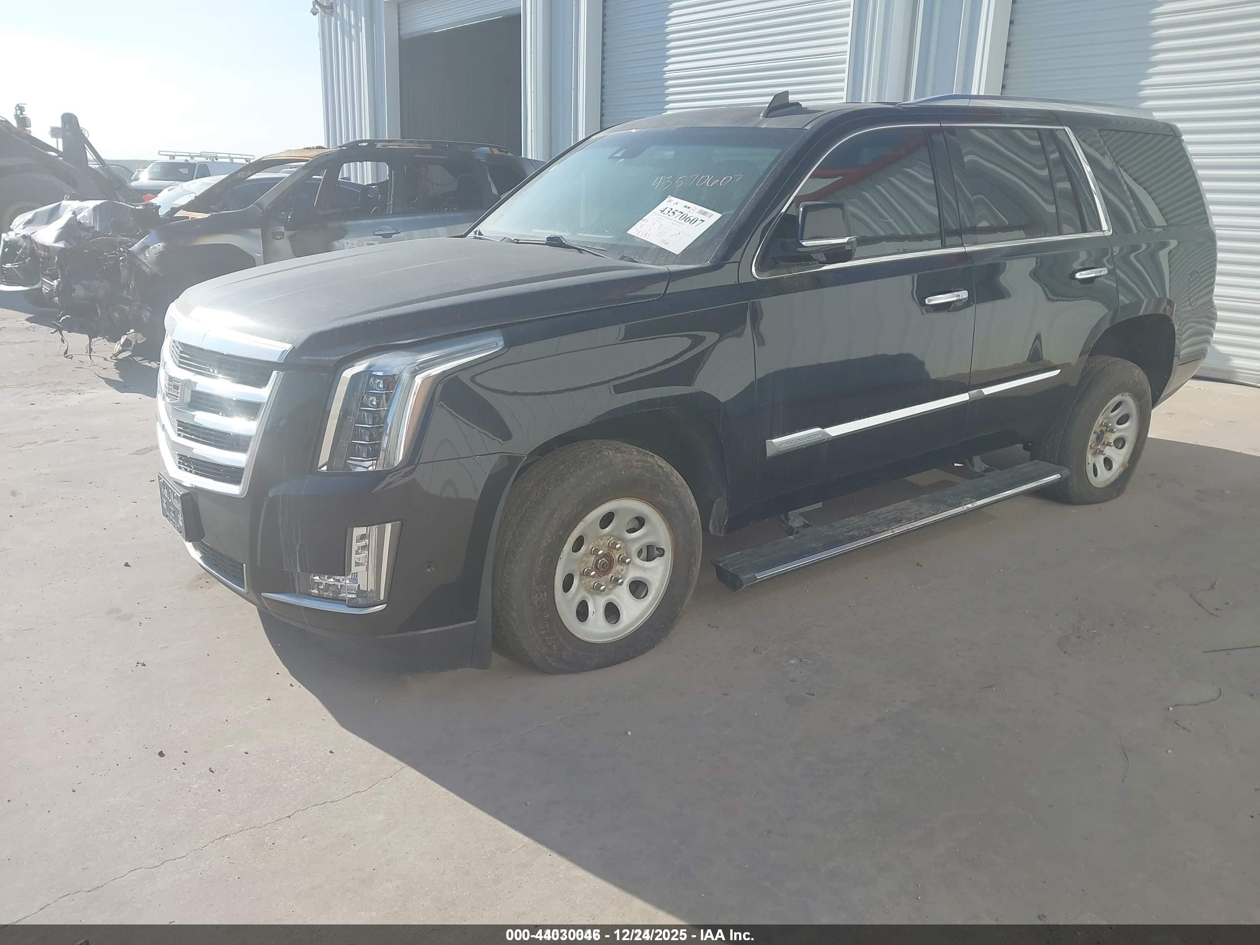 CADILLAC ESCALADE image 2
