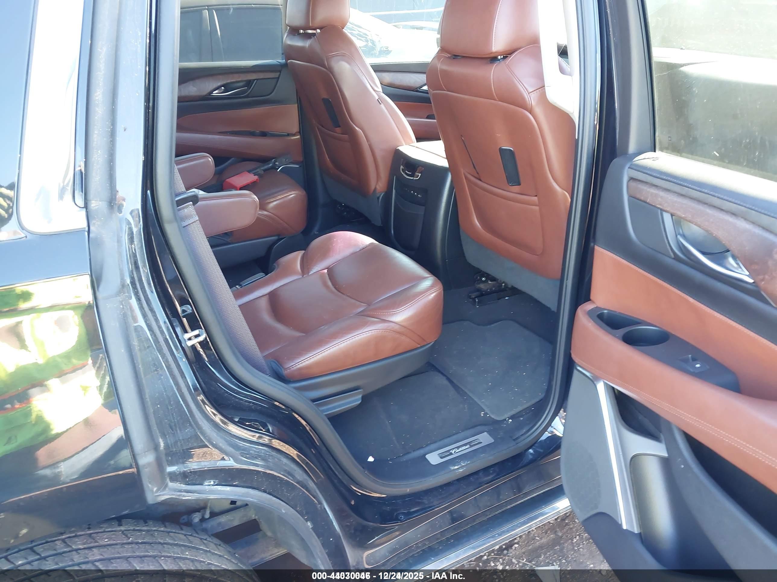CADILLAC ESCALADE image 8