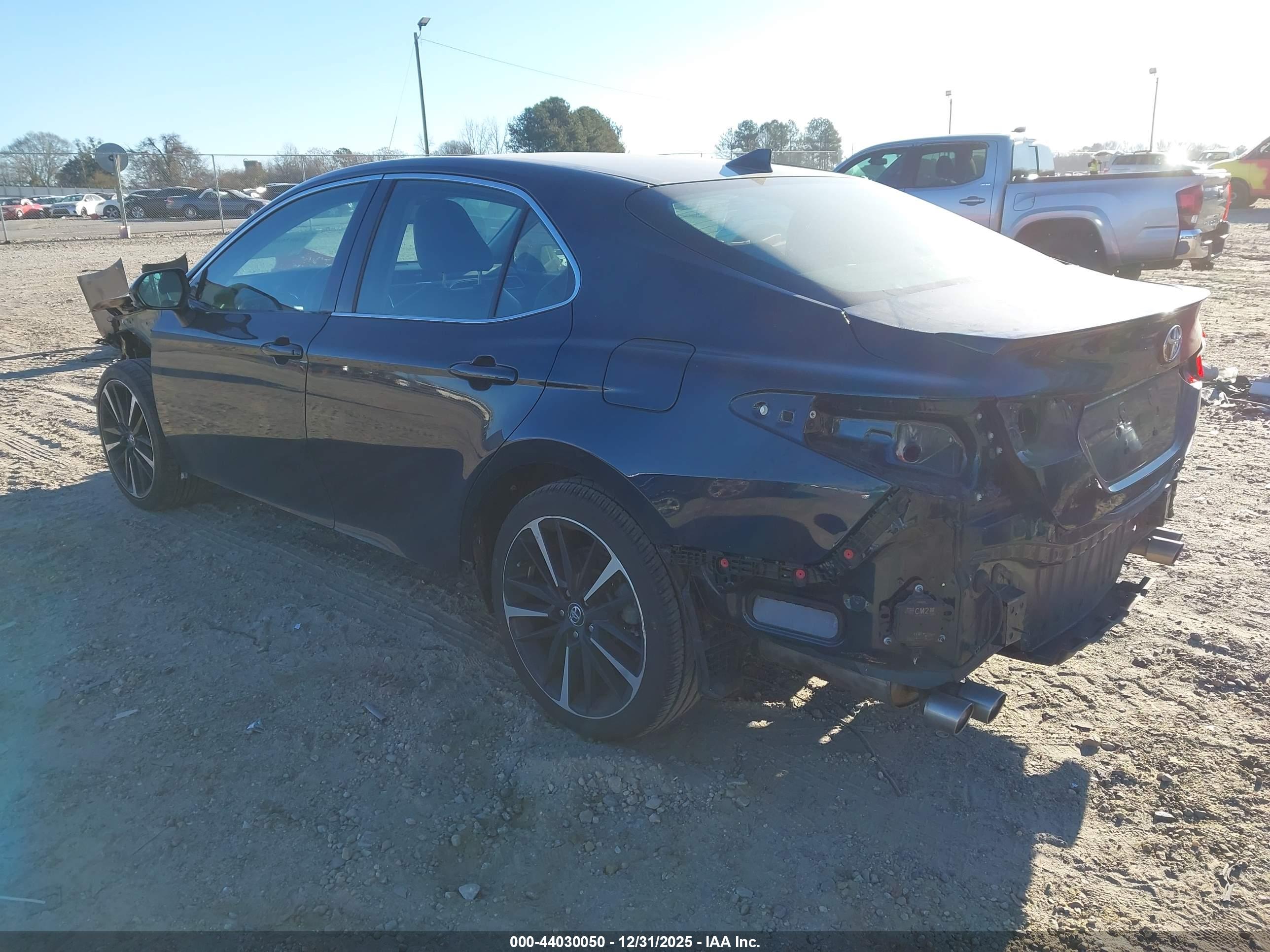 TOYOTA CAMRY image 3