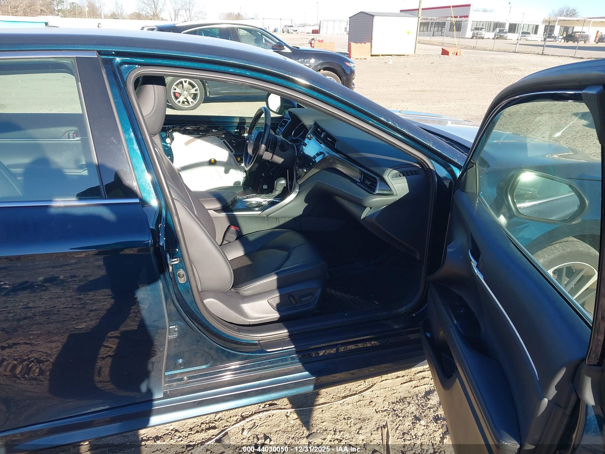 TOYOTA CAMRY image 5