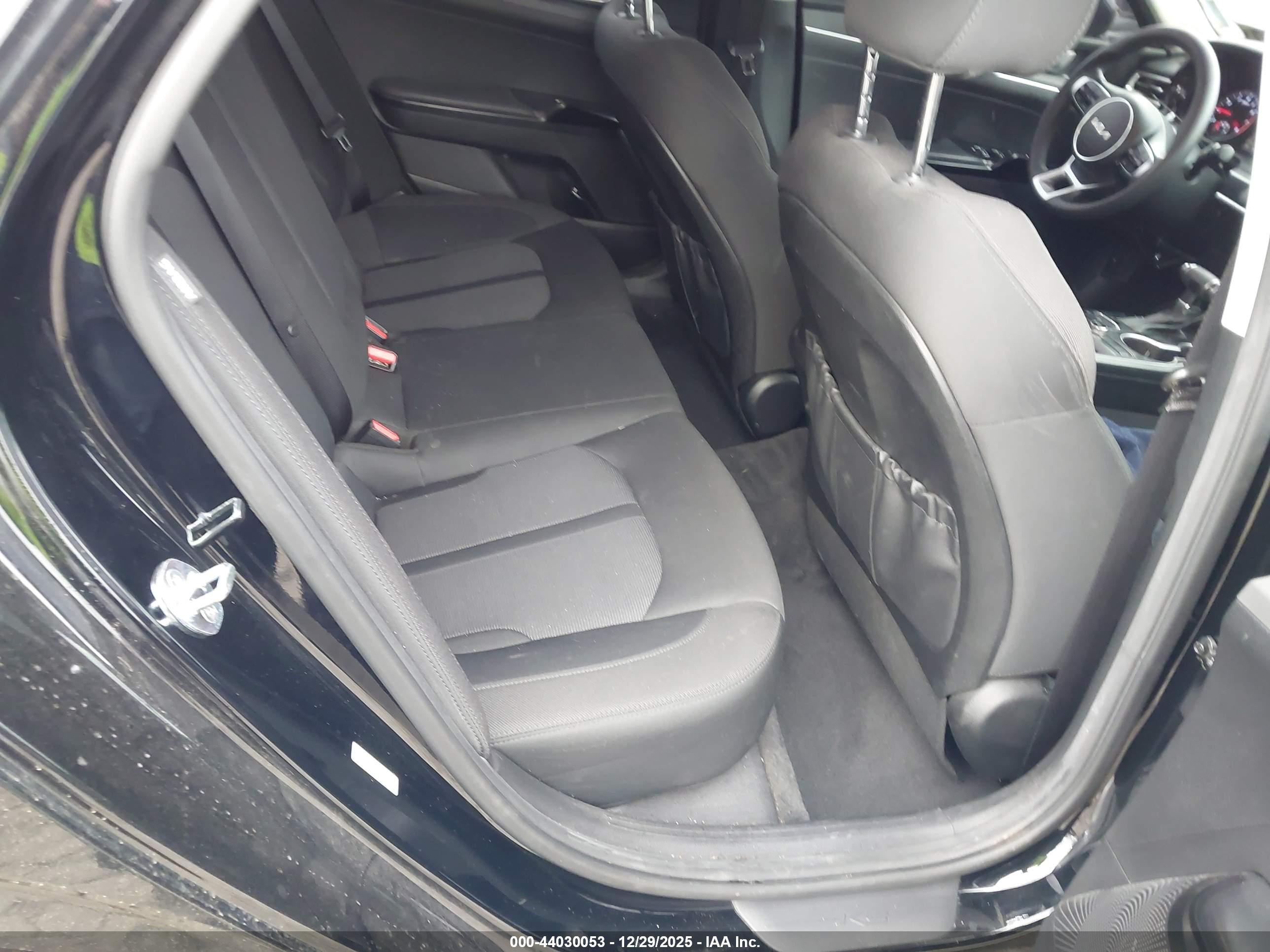KIA K5 image 8