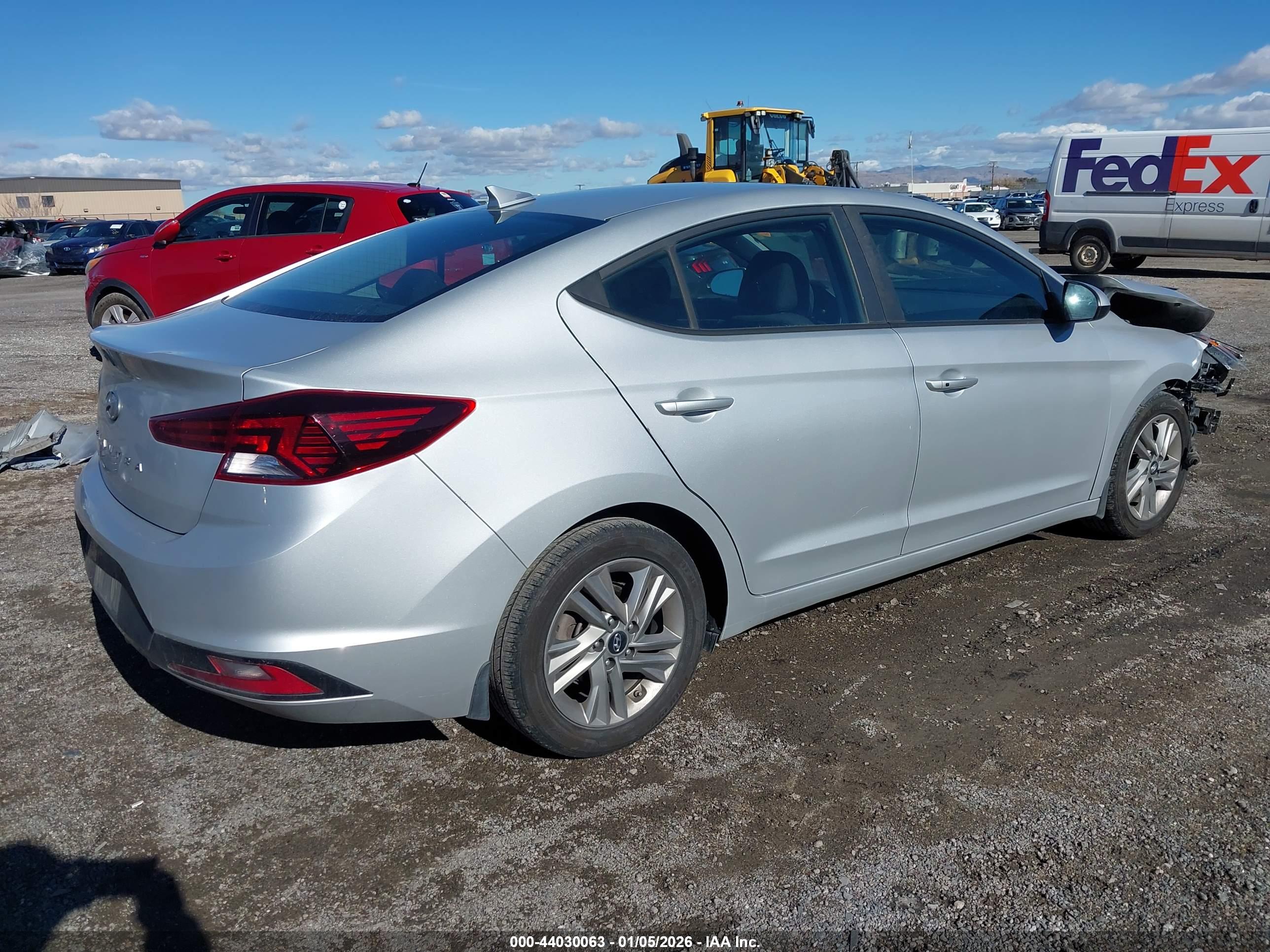HYUNDAI ELANTRA image 4