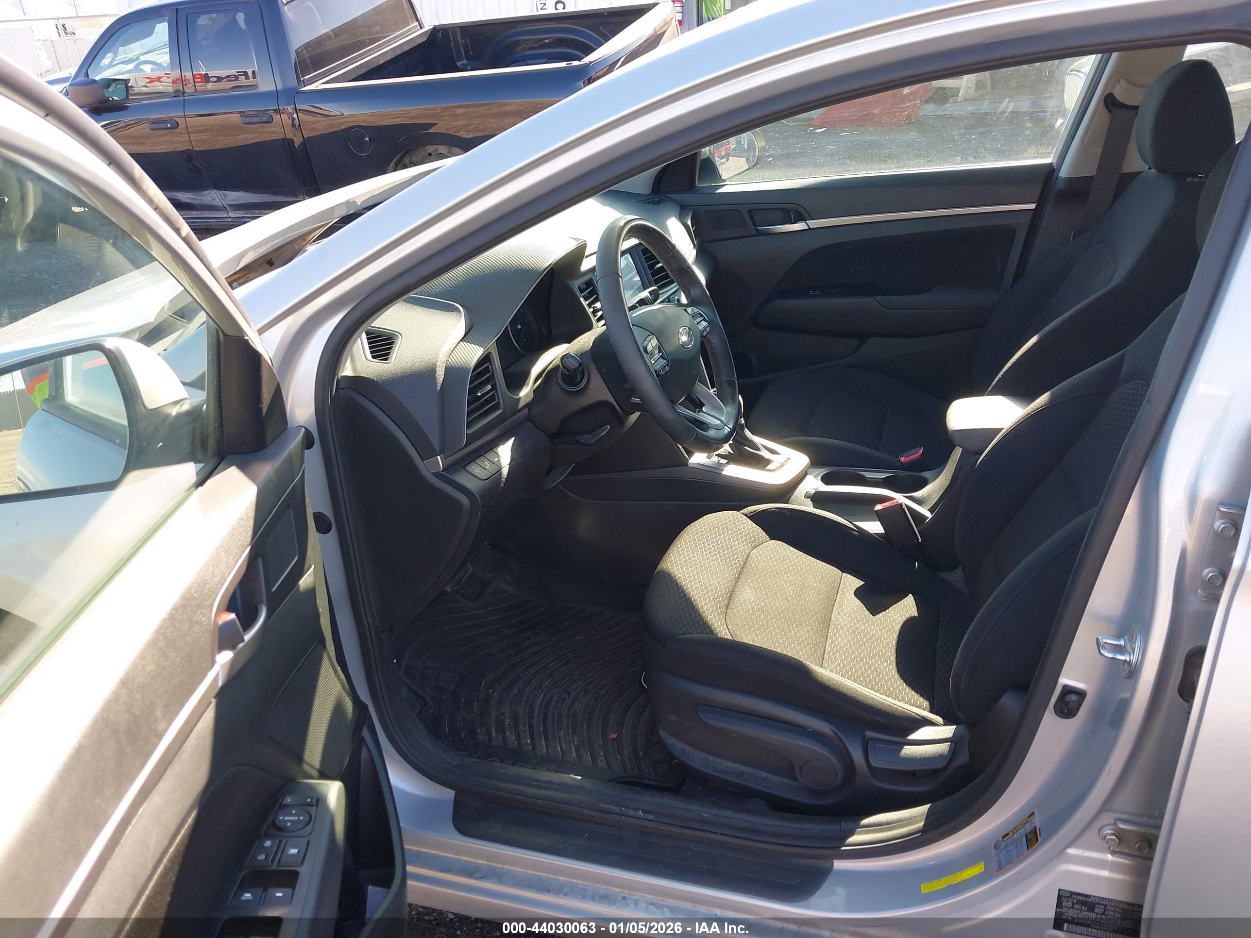 HYUNDAI ELANTRA image 5
