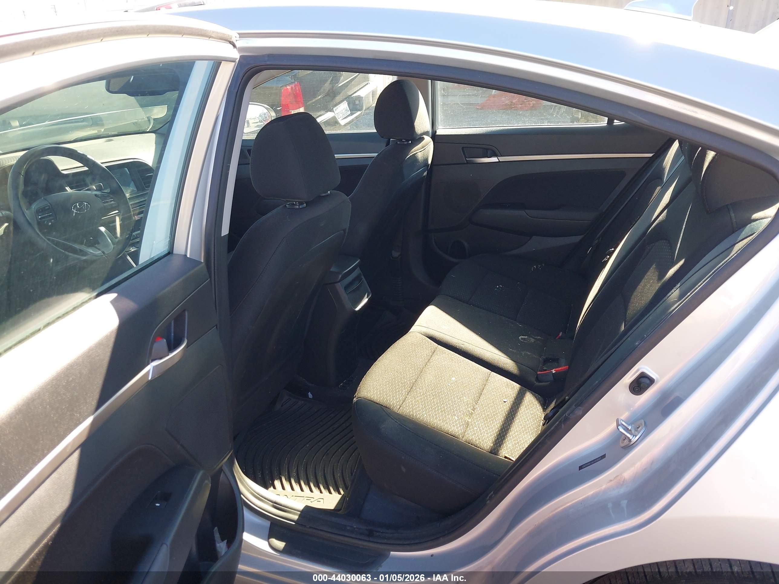 HYUNDAI ELANTRA image 8