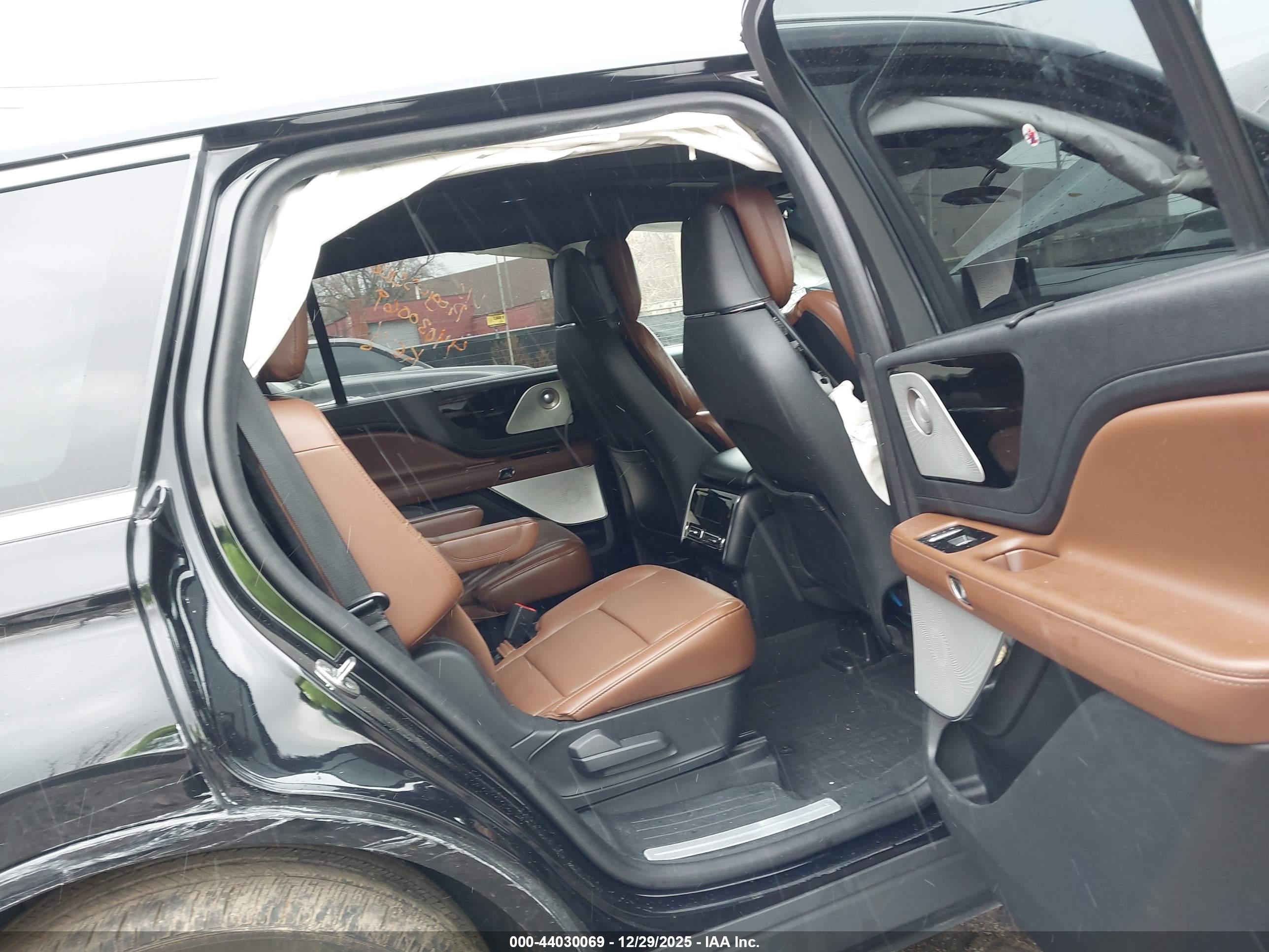 LINCOLN AVIATOR image 8