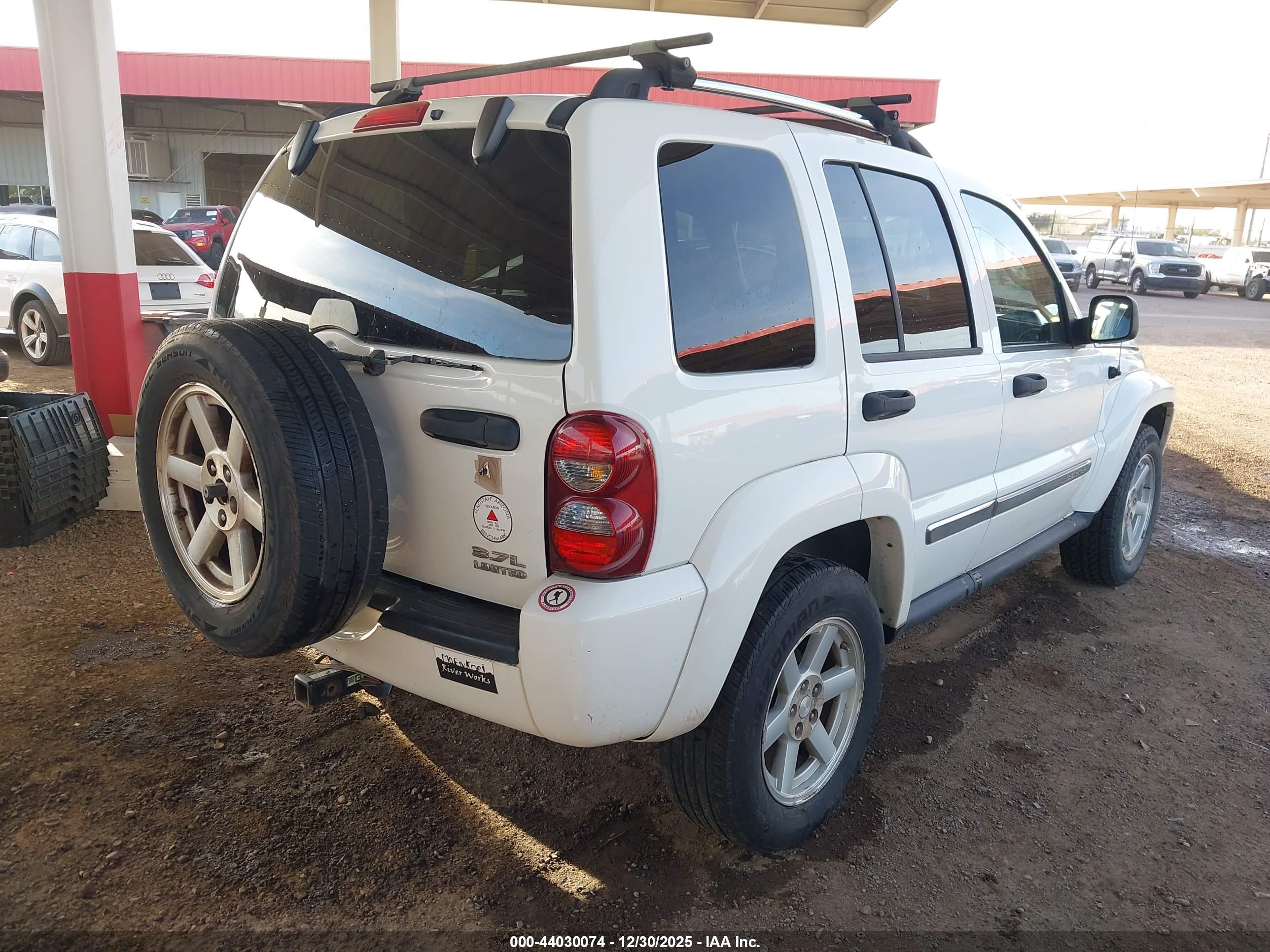 JEEP LIBERTY image 4