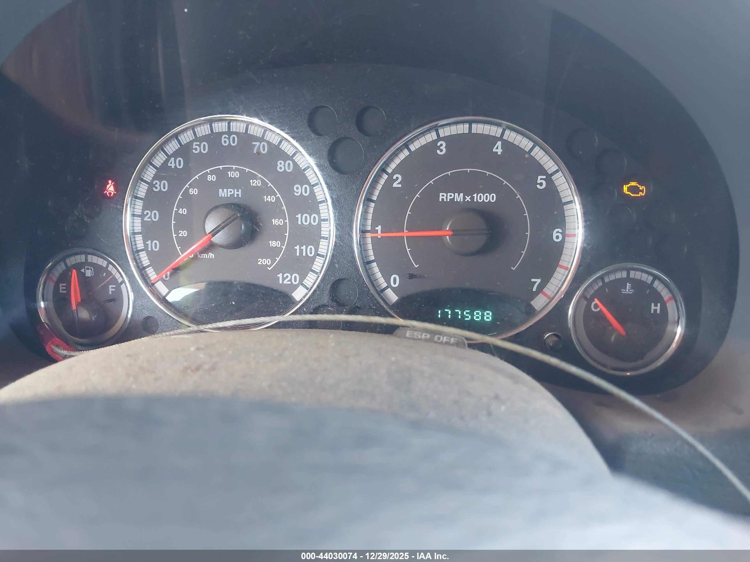 JEEP LIBERTY image 7