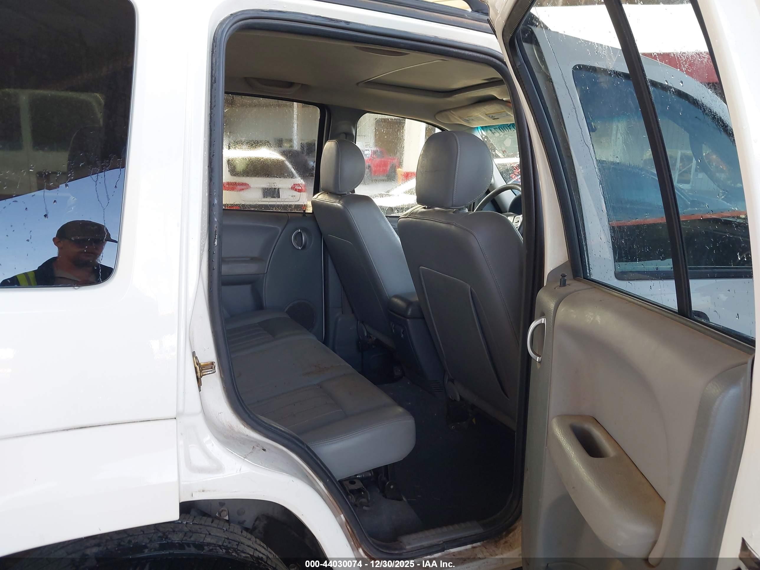 JEEP LIBERTY image 8