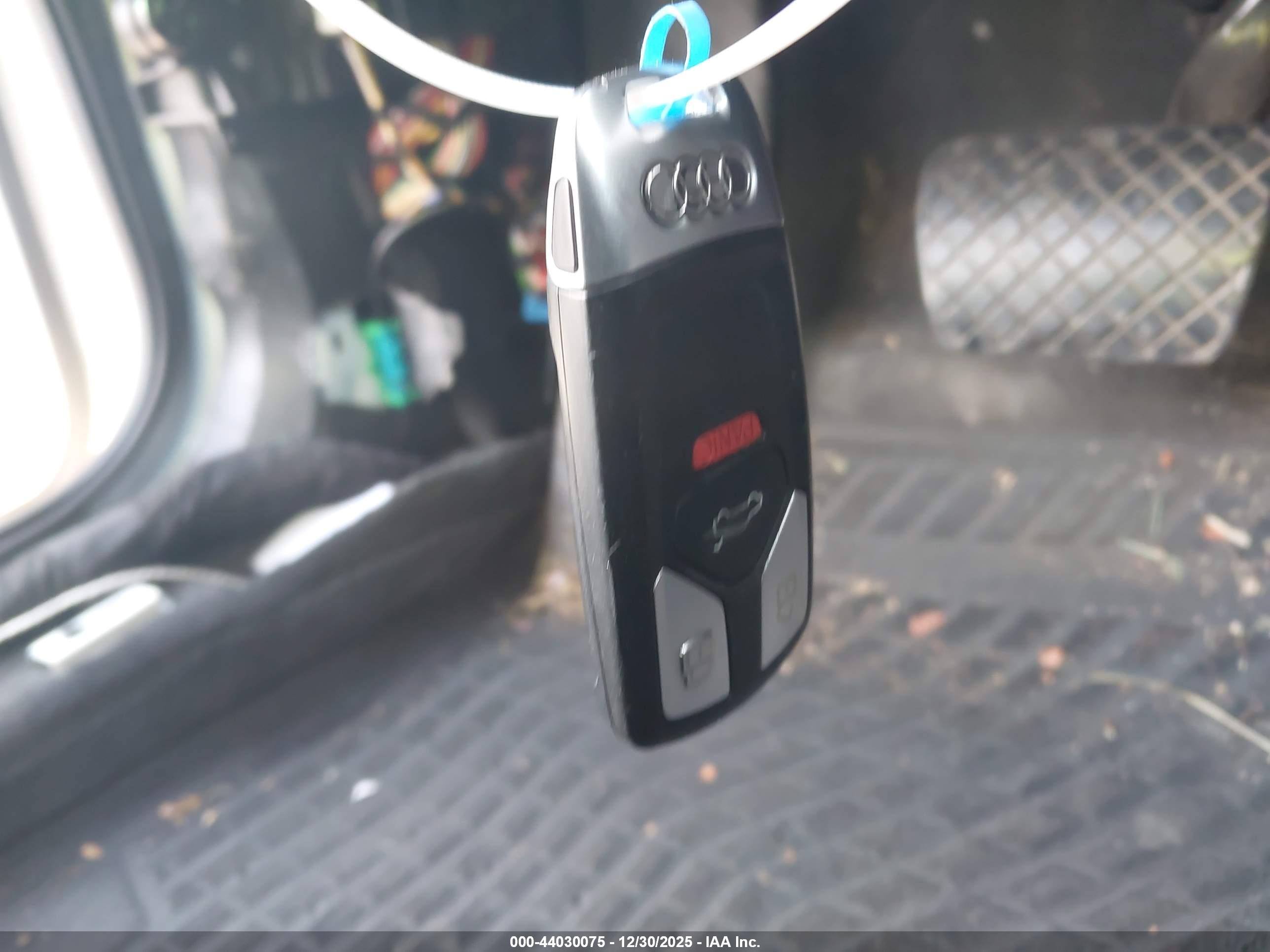 AUDI A4 image 11