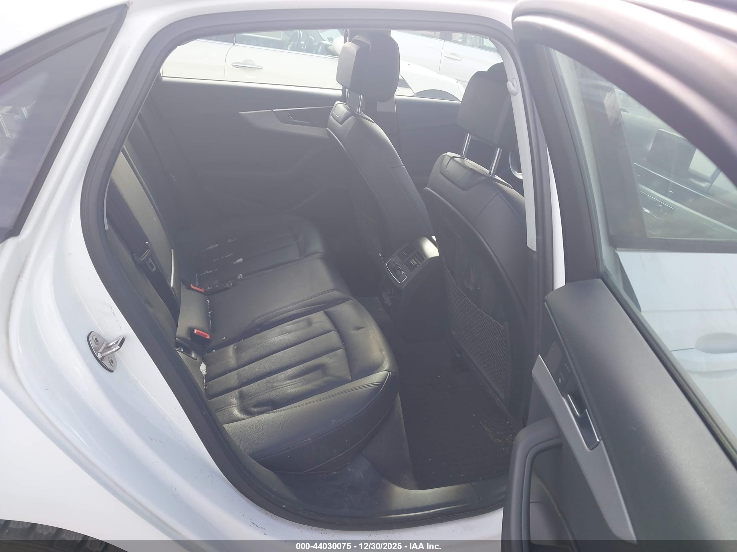 AUDI A4 image 8