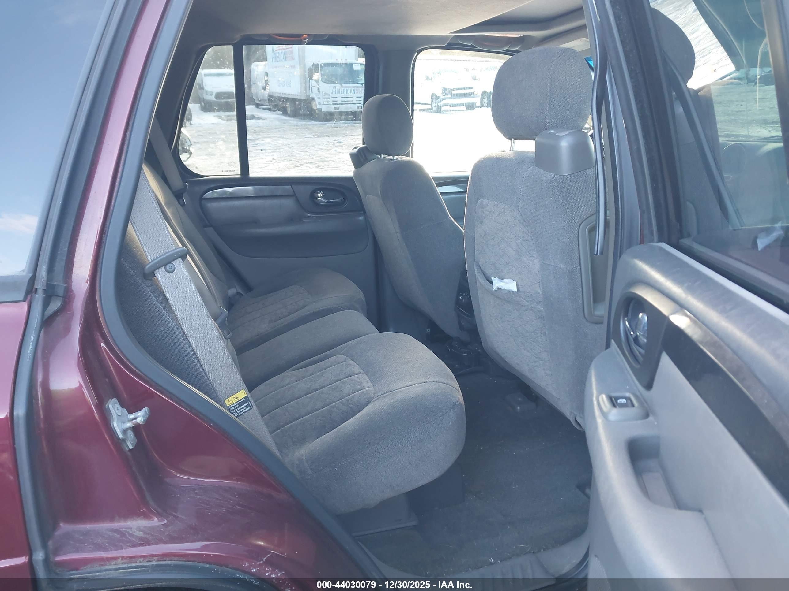 GMC ENVOY image 8