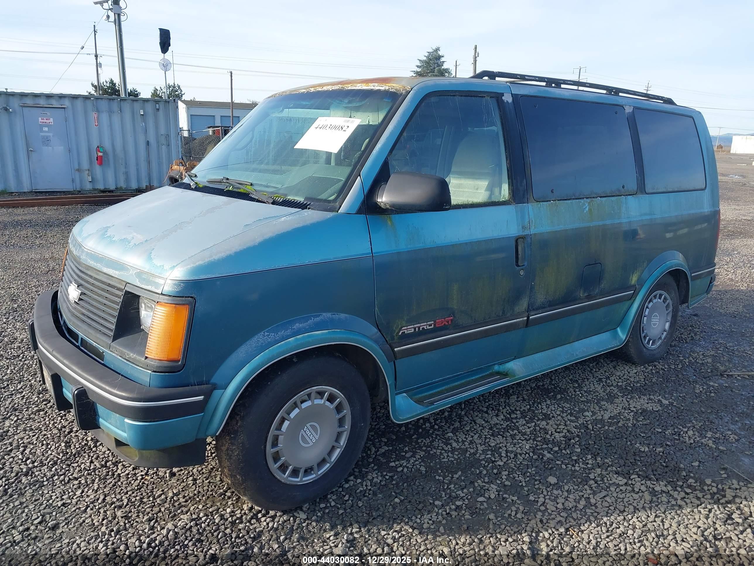 CHEVROLET ASTRO image 2