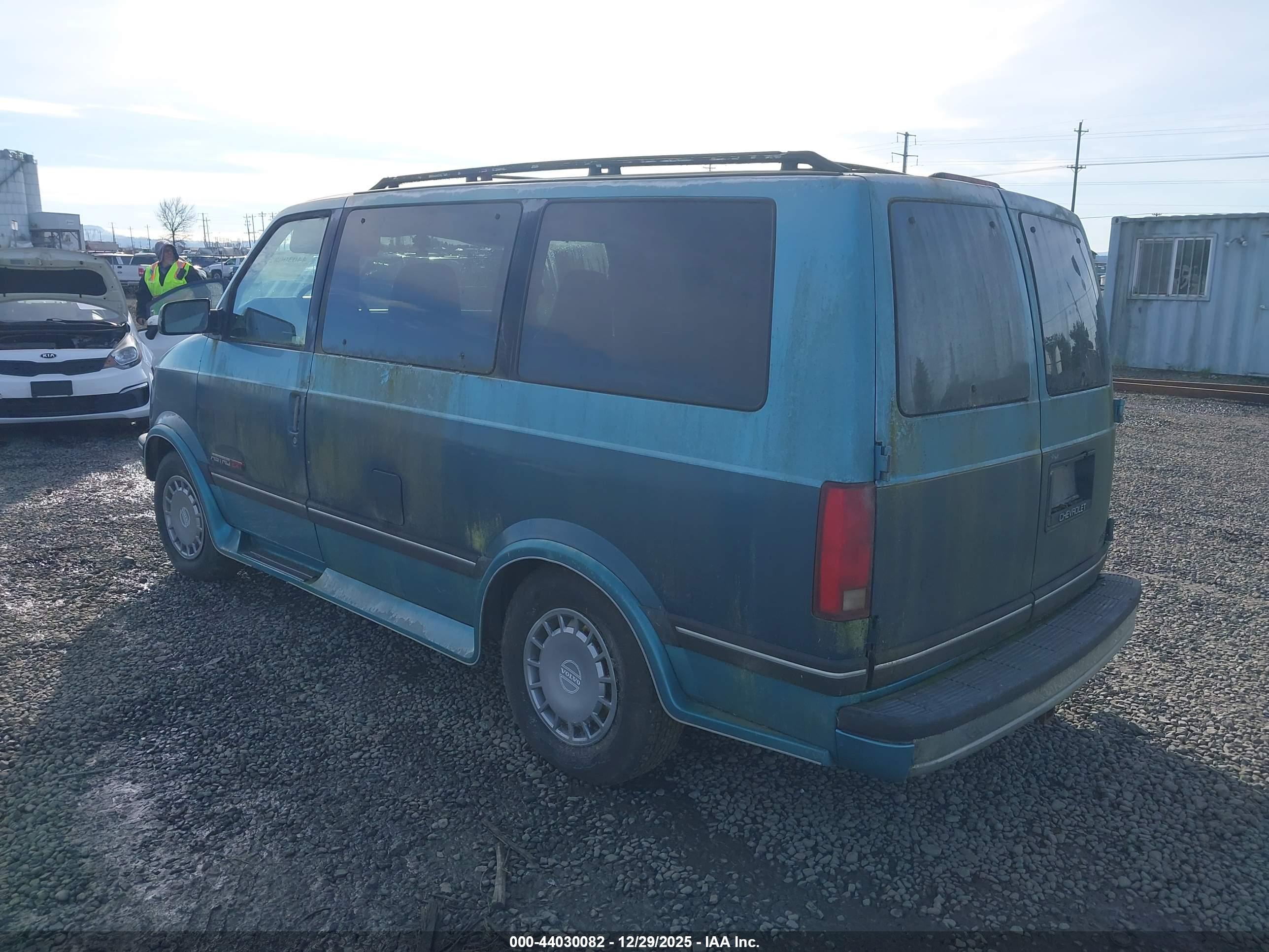 CHEVROLET ASTRO image 3