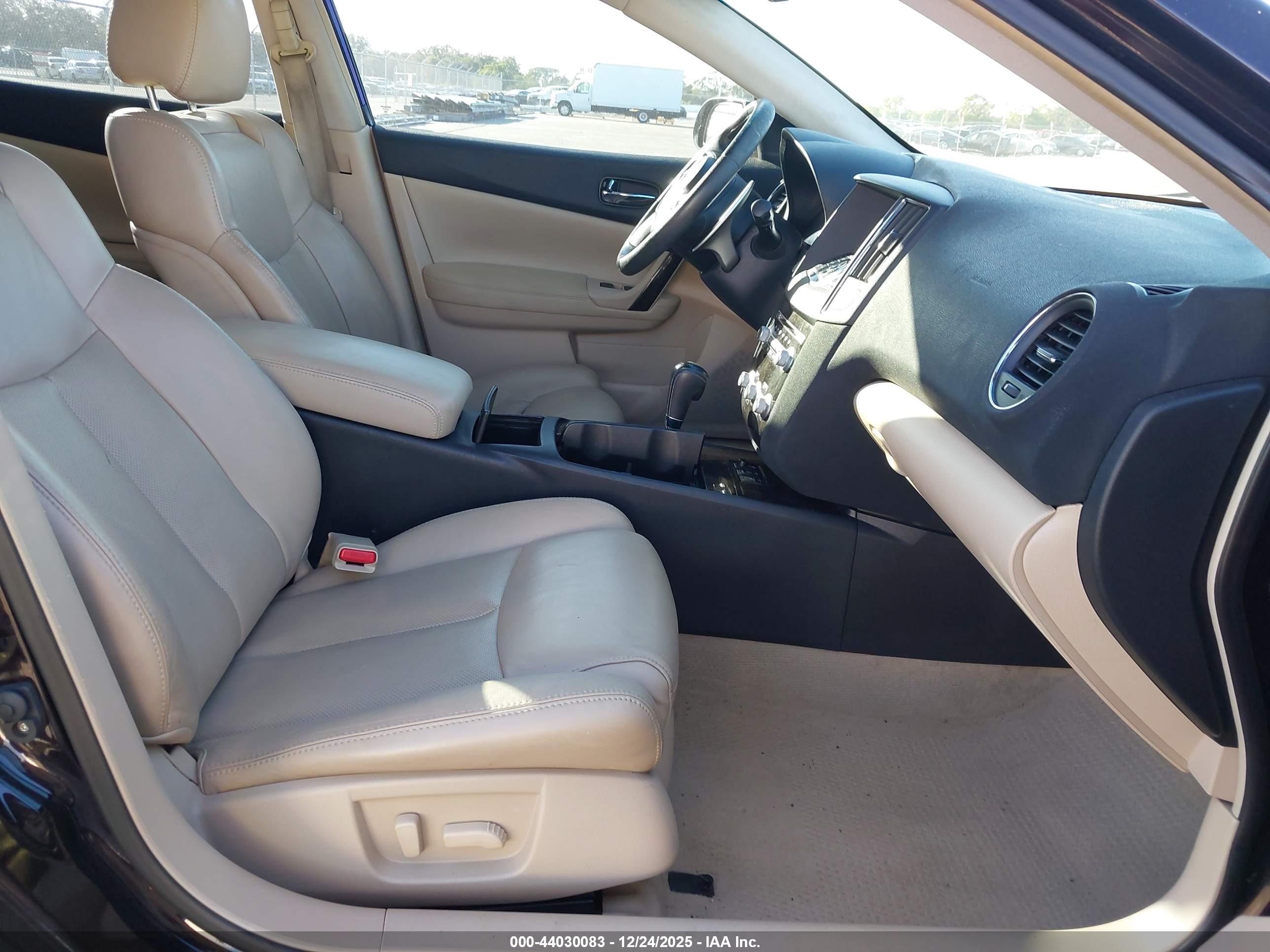 NISSAN MAXIMA image 5
