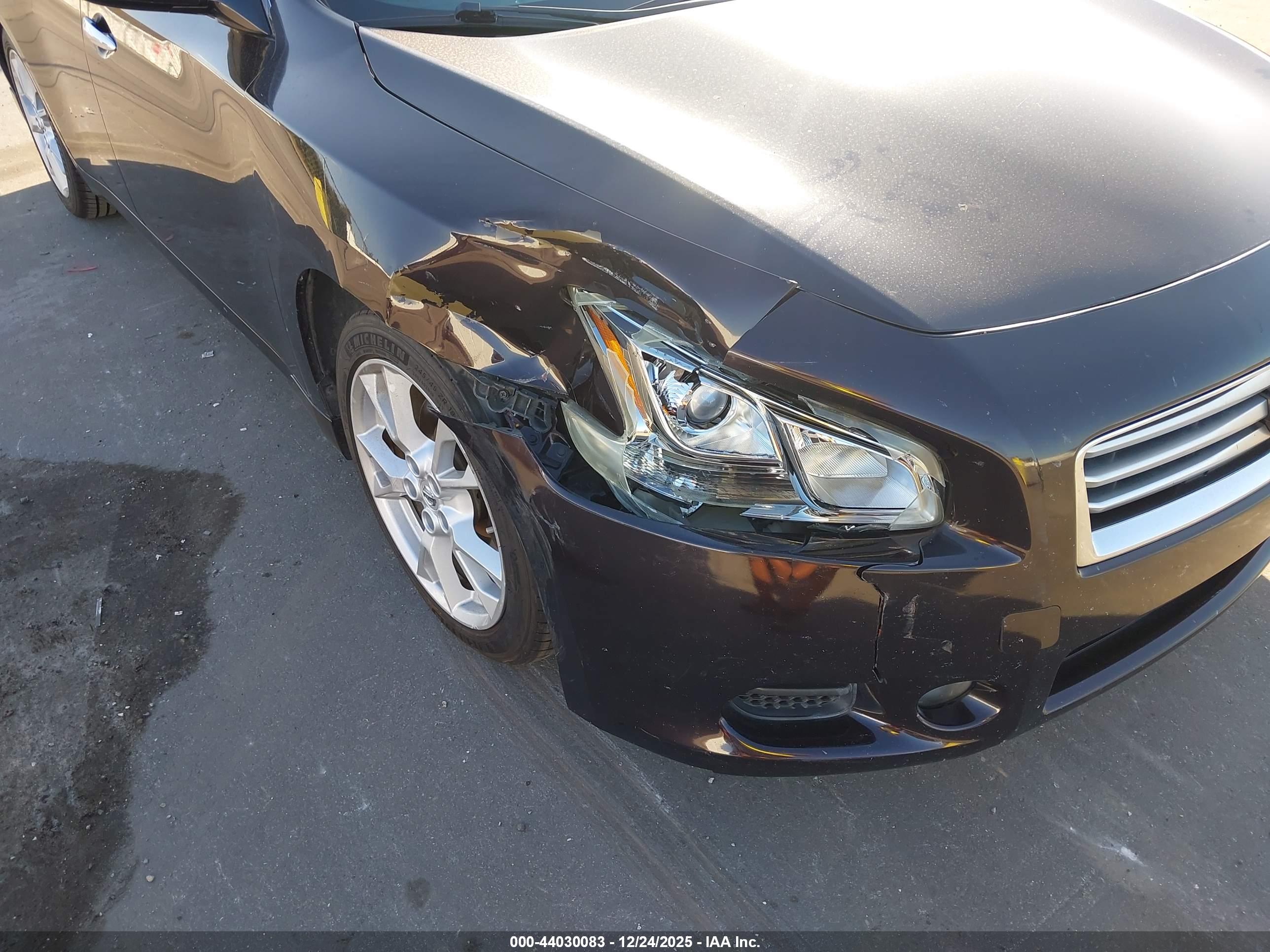 NISSAN MAXIMA image 6