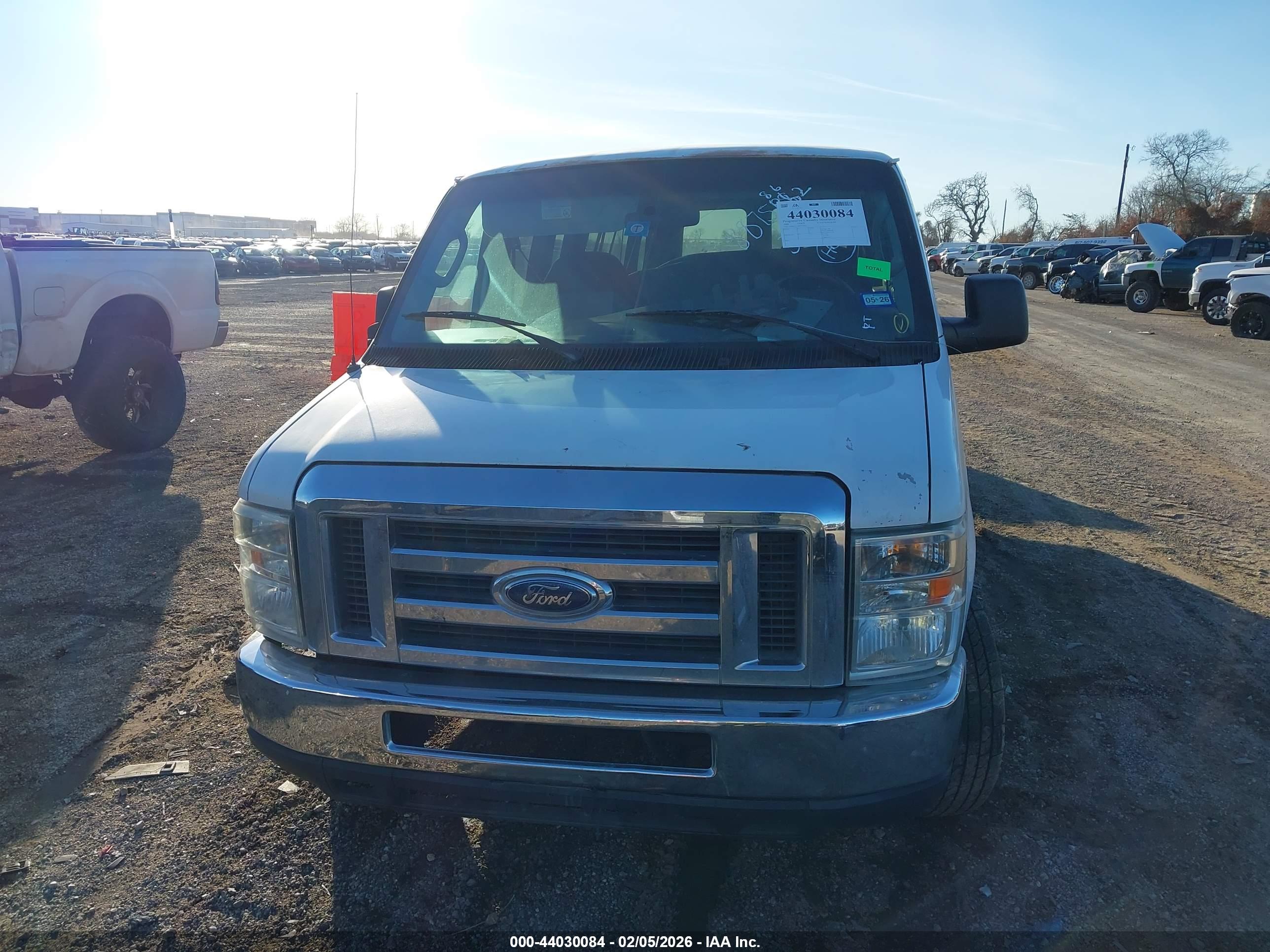 FORD E-350 image 6