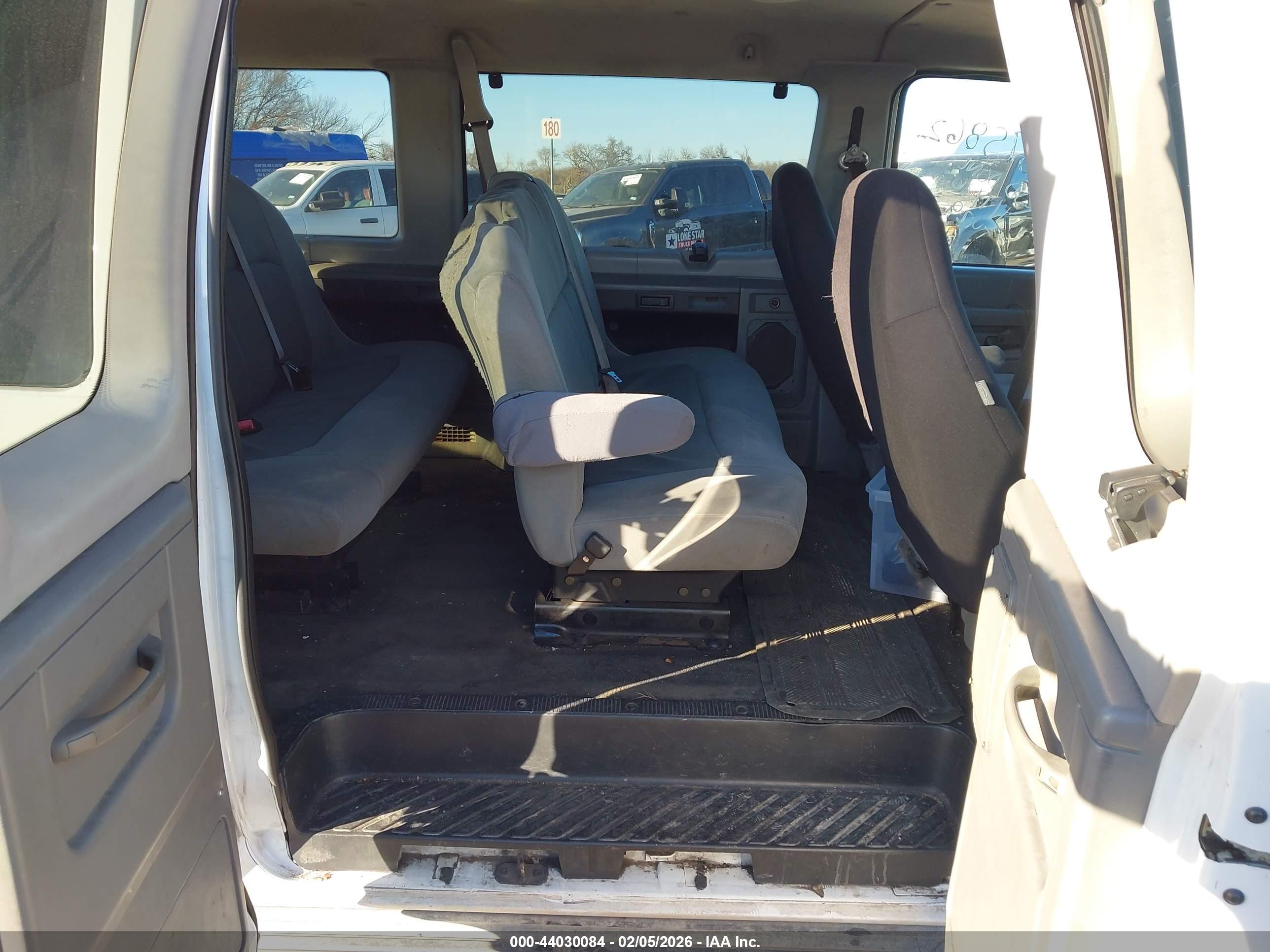 FORD E-350 image 8