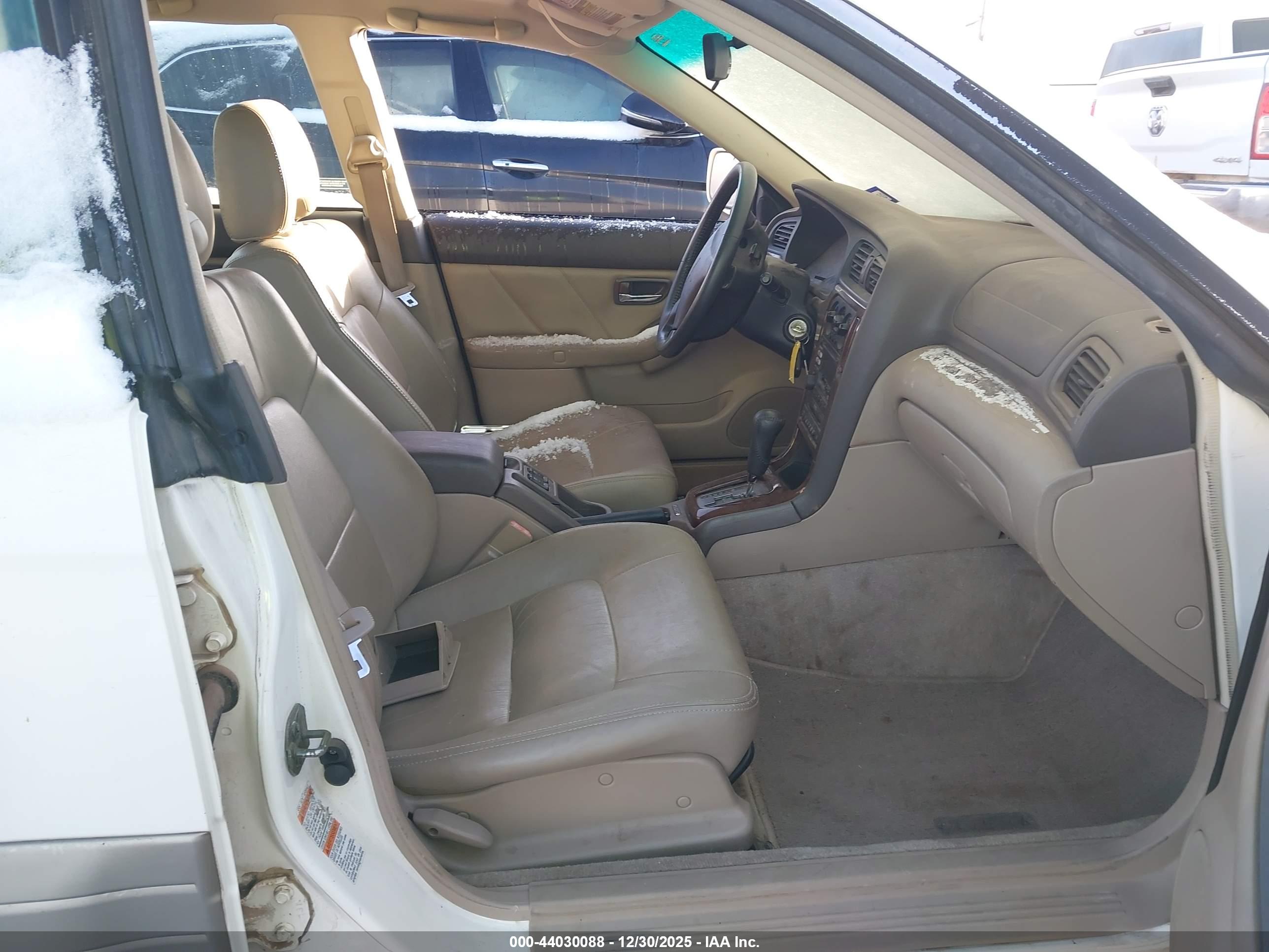 SUBARU OUTBACK image 5