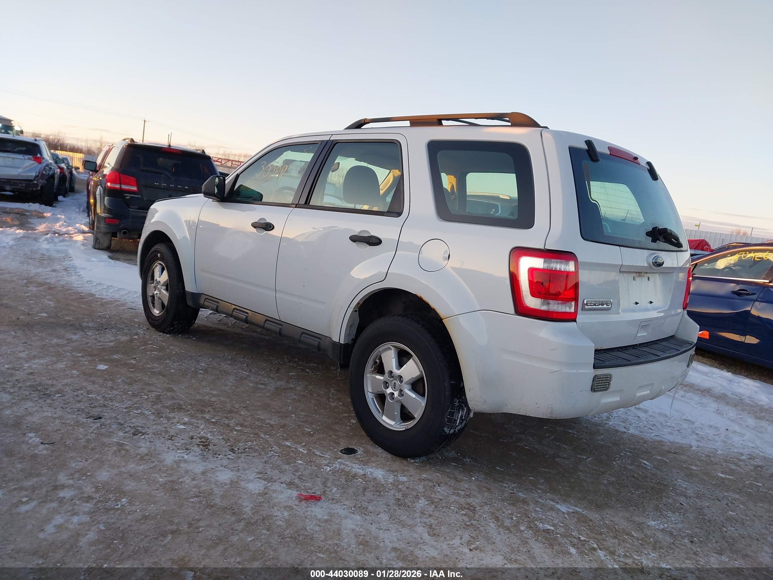 FORD ESCAPE image 3