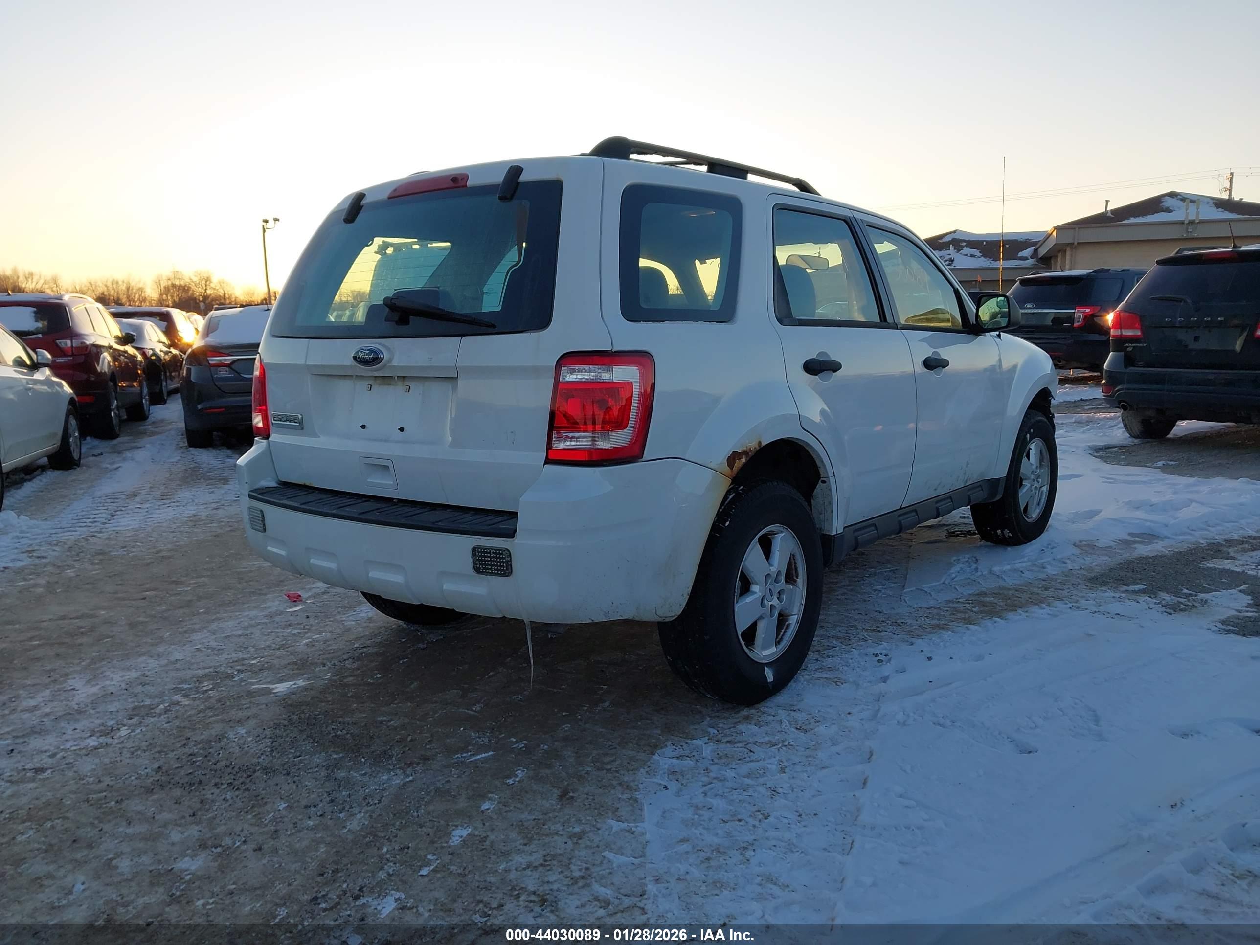 FORD ESCAPE image 4