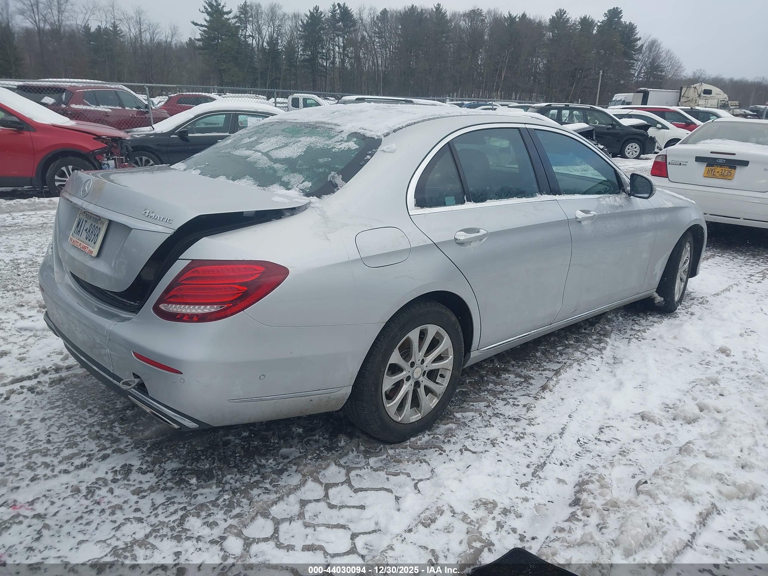 MERCEDES-BENZ E image 4